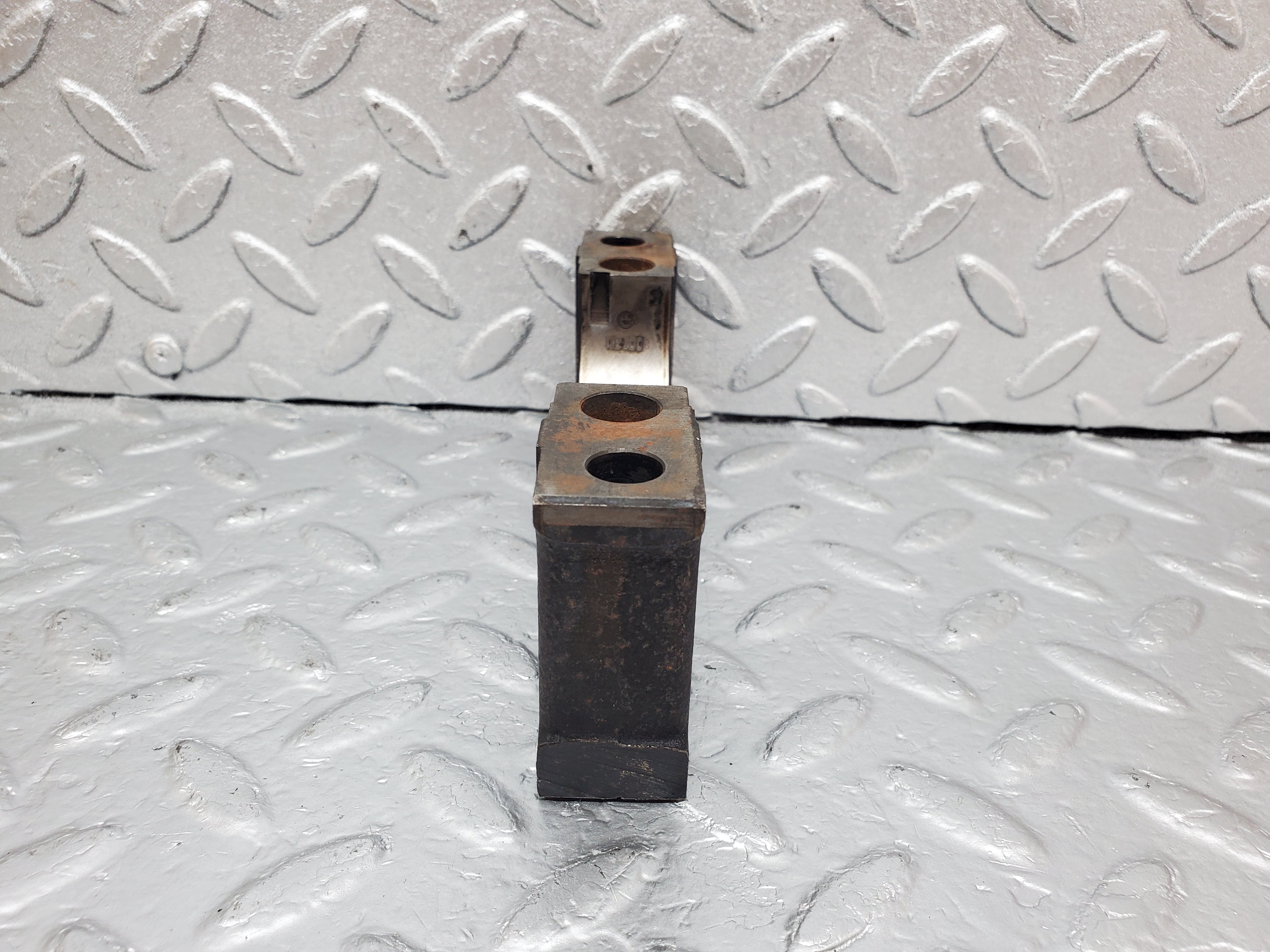 0923 Mercedes-Benz C107 350SLC Coupe Crankshaft Bearing Holder 1160110312