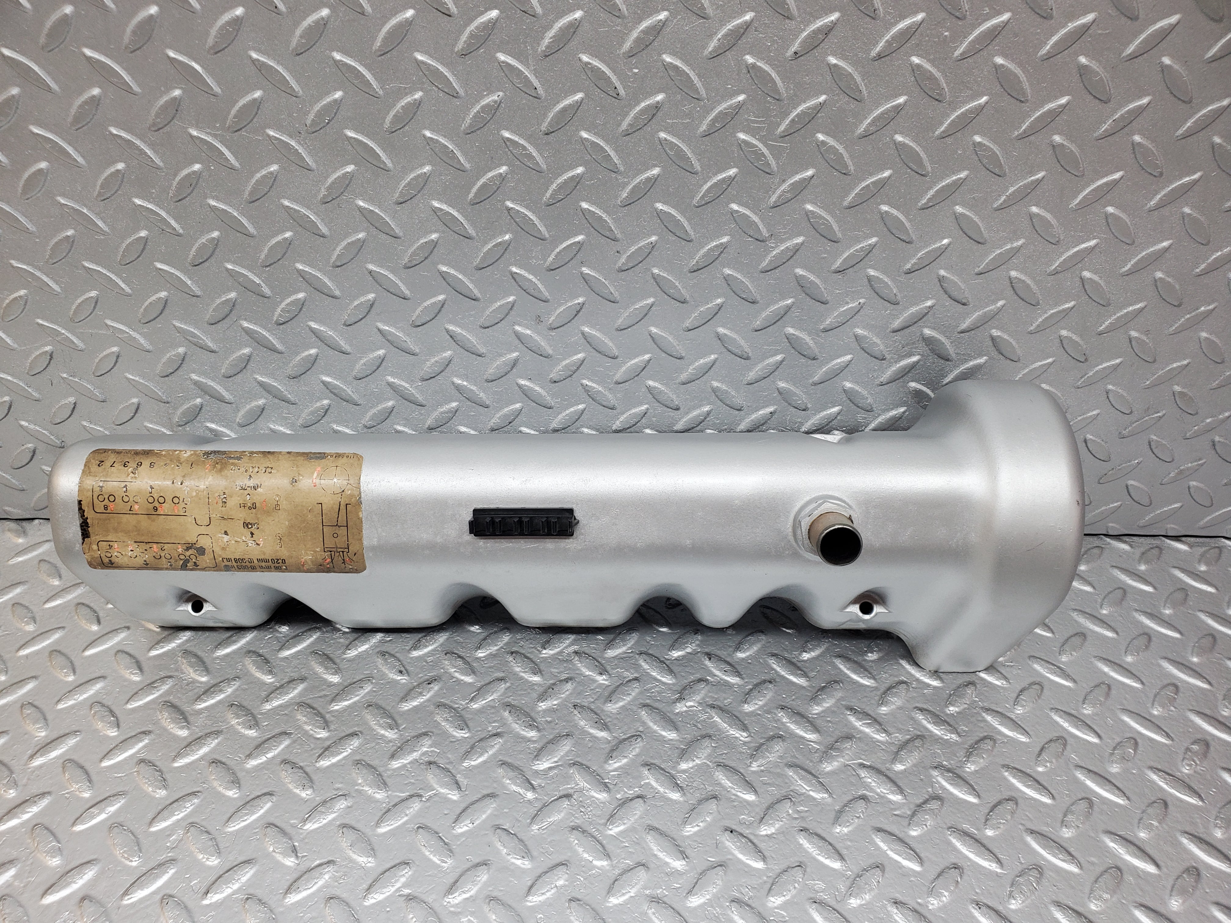 0935 Mercedes-Benz C107 350SLC Coupe Coupe Cylinder Head Cover Left Side 1160161805