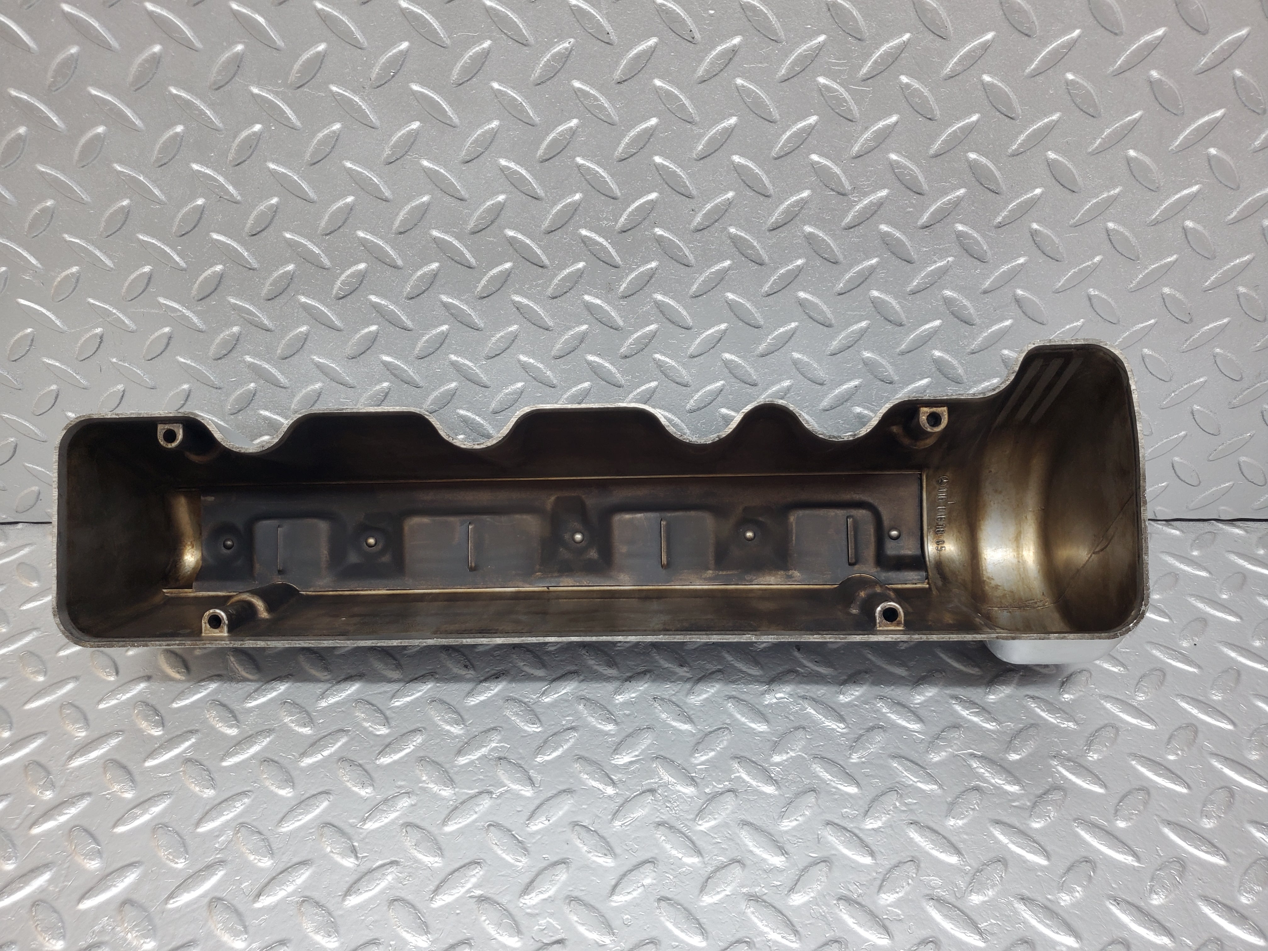 0935 Mercedes-Benz C107 350SLC Coupe Coupe Cylinder Head Cover Left Side 1160161805