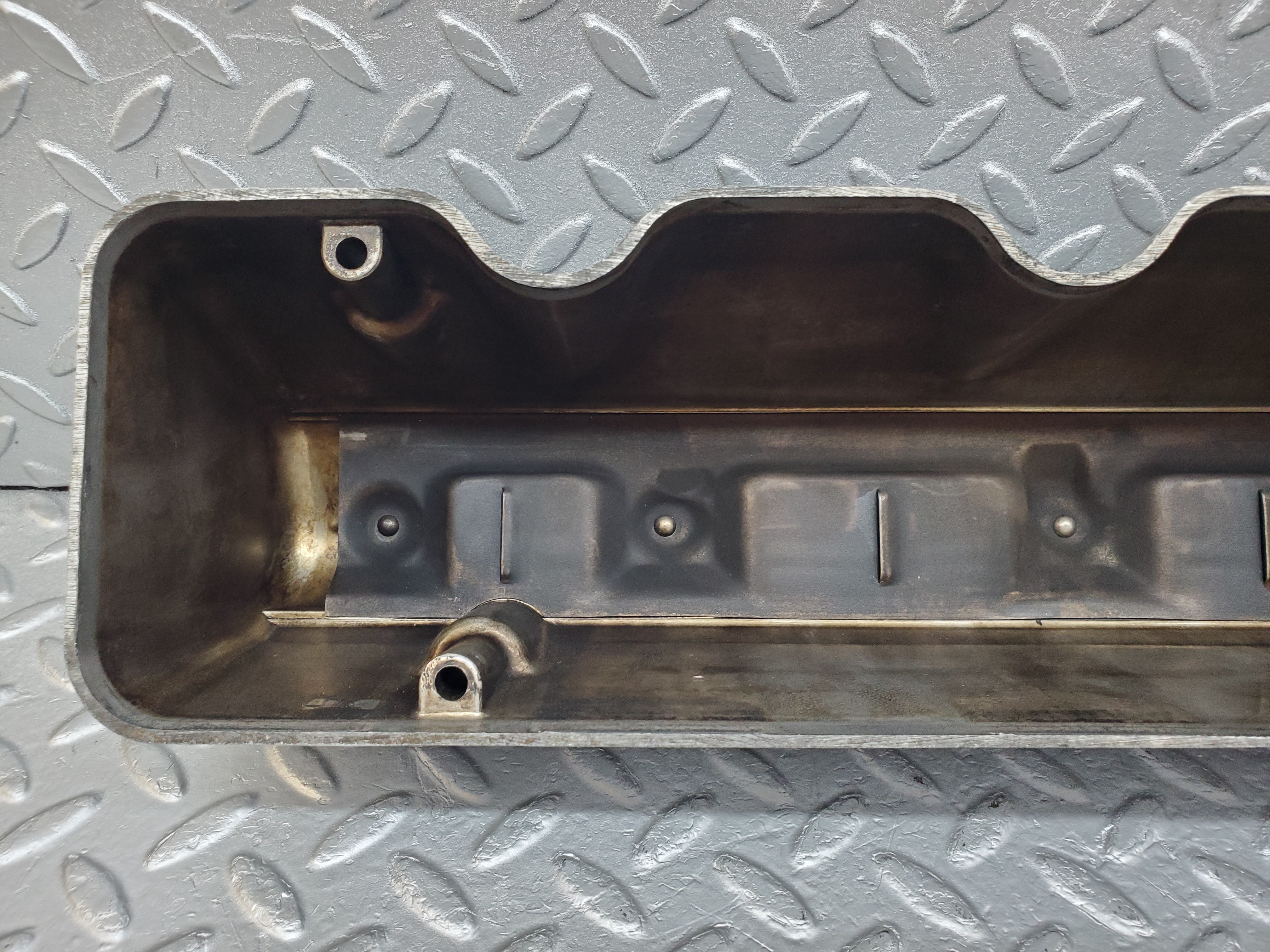 0935 Mercedes-Benz C107 350SLC Coupe Coupe Cylinder Head Cover Left Side 1160161805