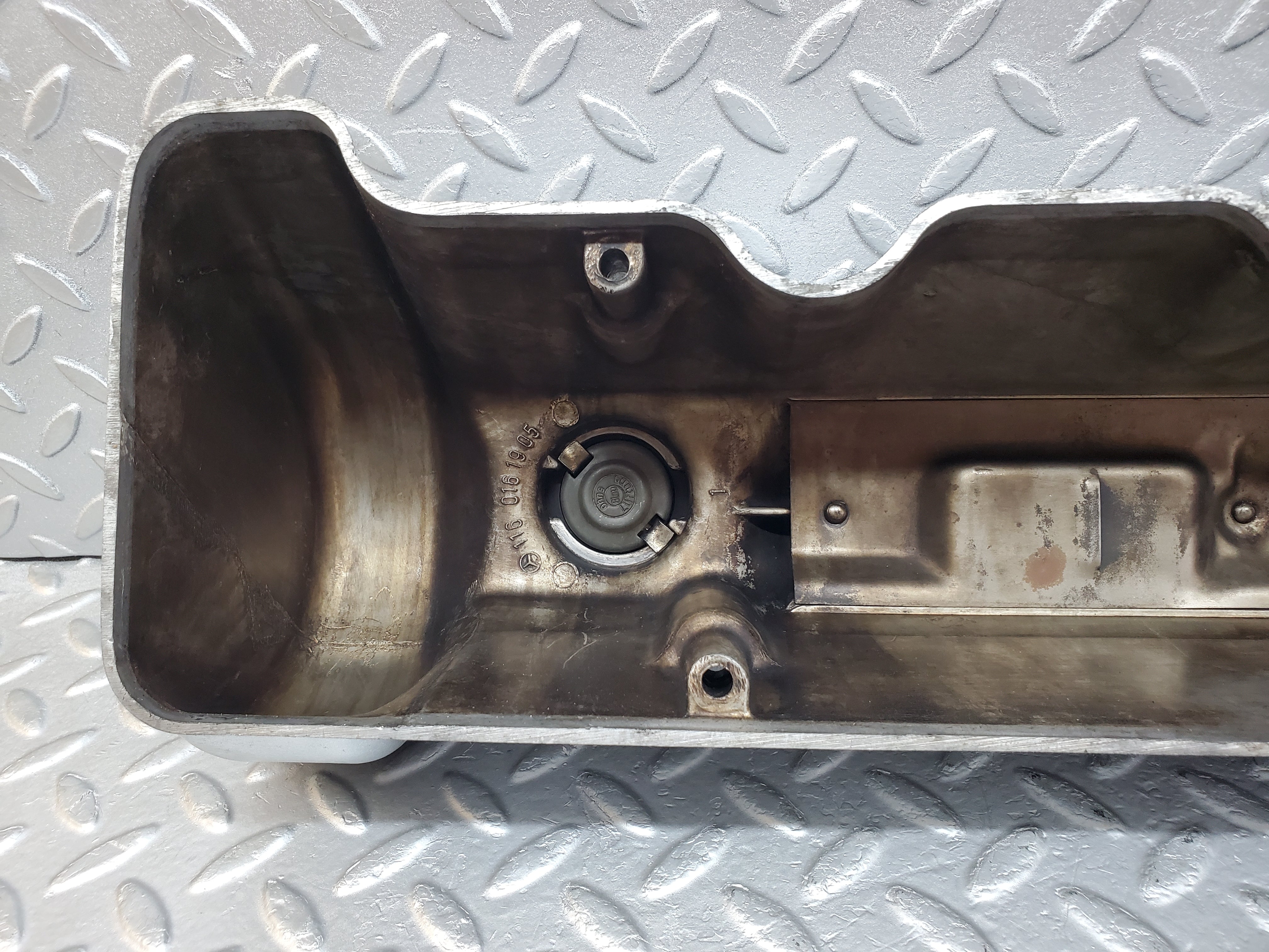 0939 Mercedes-Benz C107 350SLC Coupe Cylinder Head Cover Right 1160161905