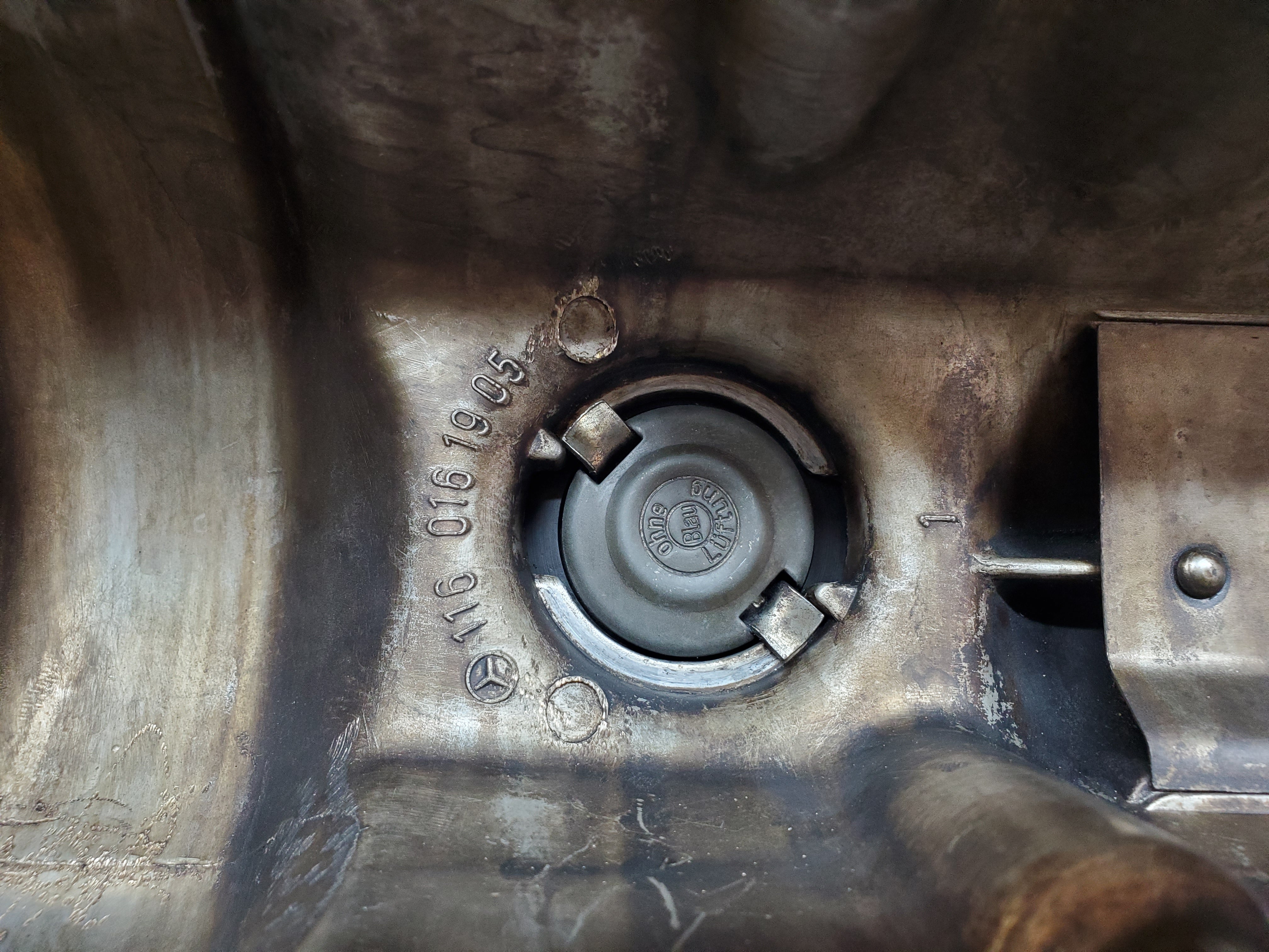 0939 Mercedes-Benz C107 350SLC Coupe Cylinder Head Cover Right 1160161905