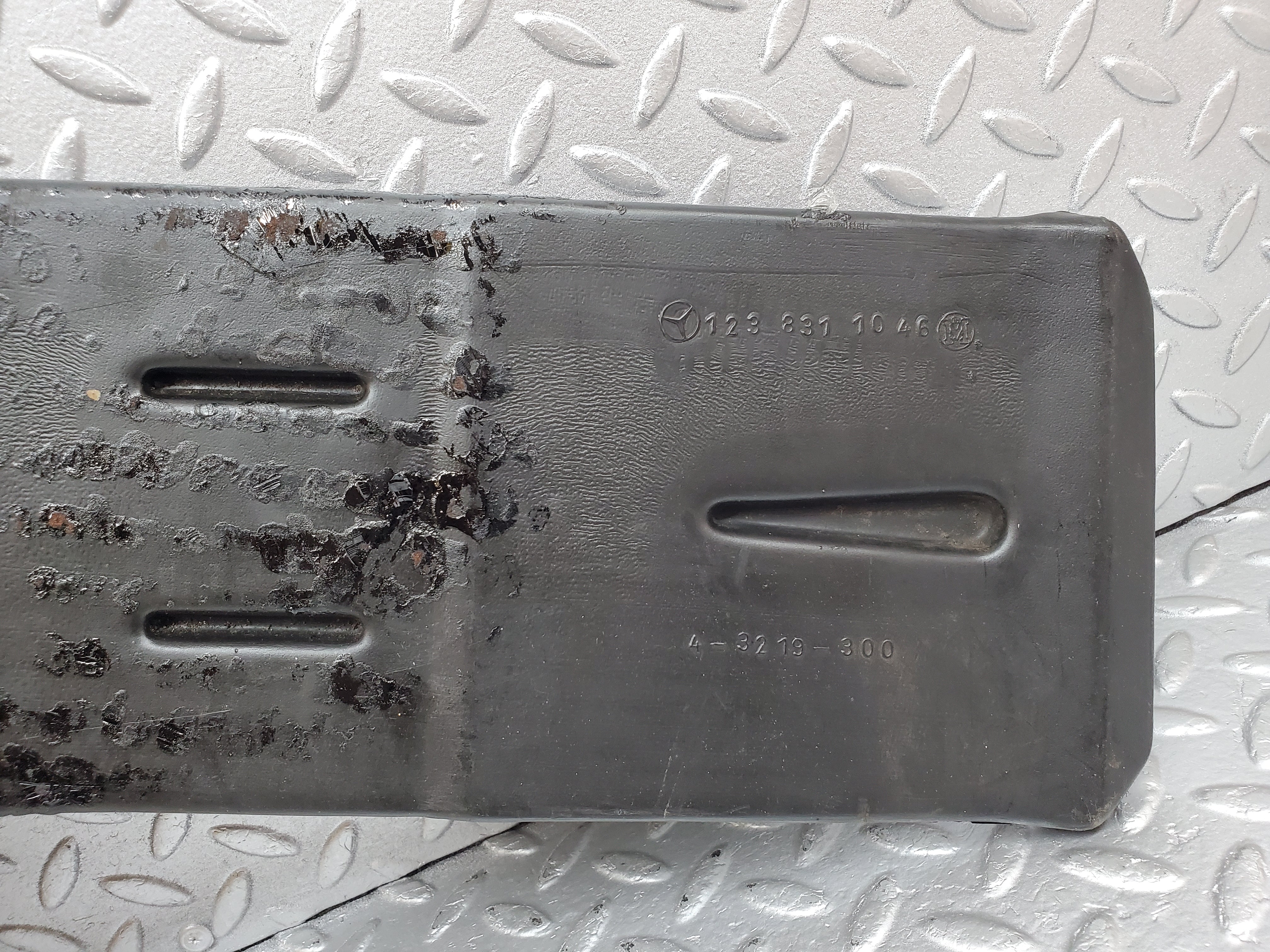 0953 Mercedes-Benz C123 230CE Coupe Heating Air Duct Right Side 1238311046