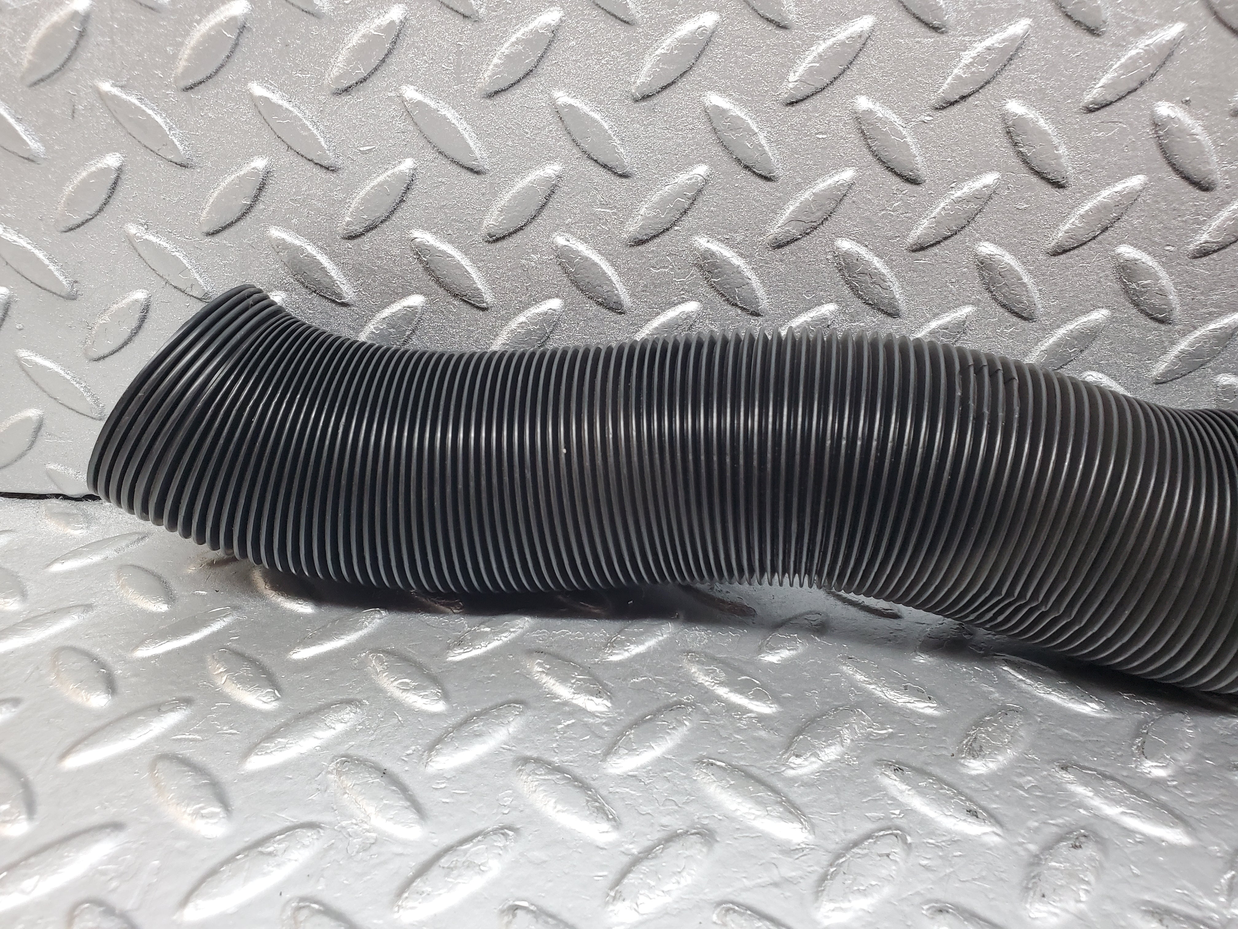 0965 Mercedes-Benz C123 230CE Air Duct Pipe Hose