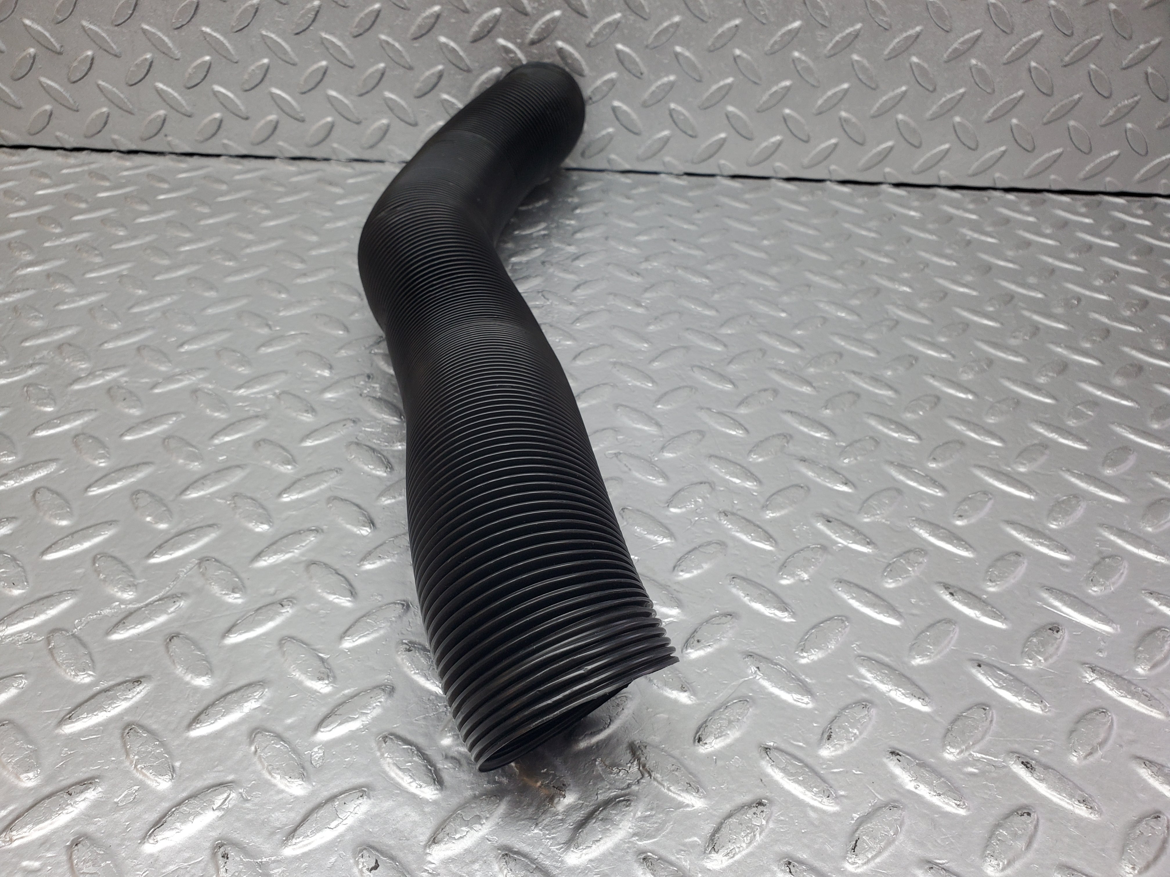 0965 Mercedes-Benz C123 230CE Air Duct Pipe Hose