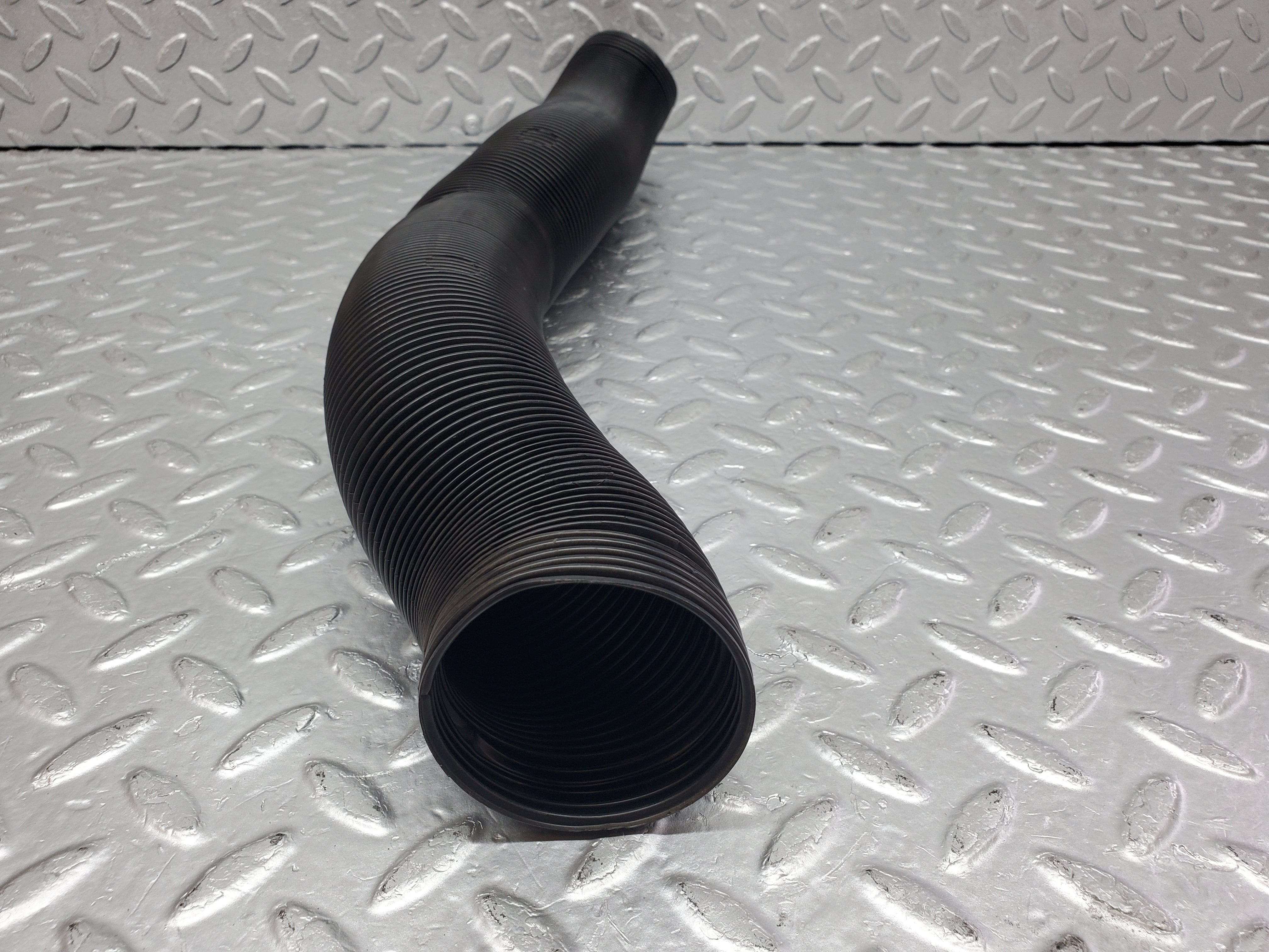 0965 Mercedes-Benz C123 230CE Air Duct Pipe Hose