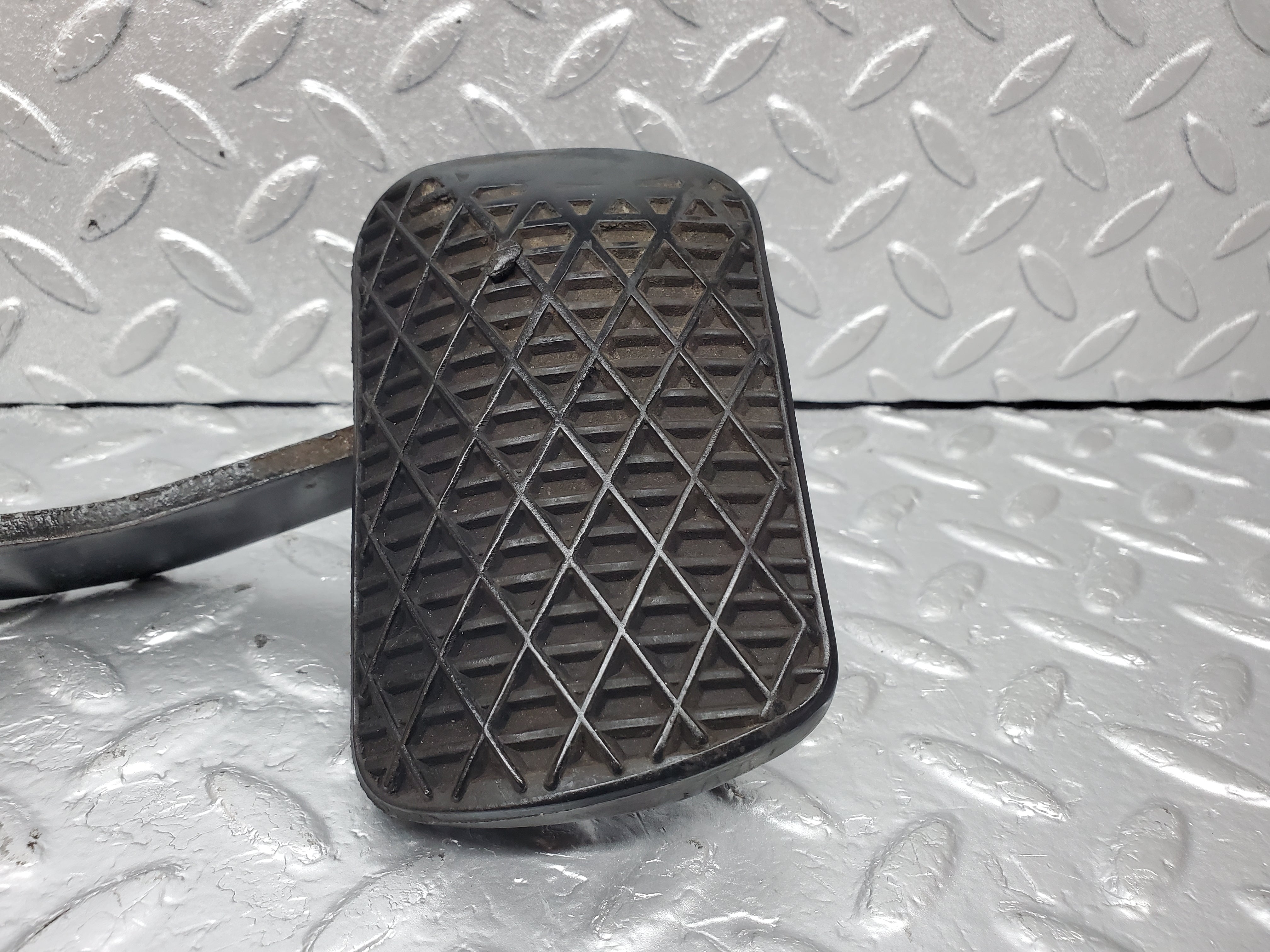 0972 Mercedes-Benz C123 230CE Brake Pedal With Rubber 1232910082