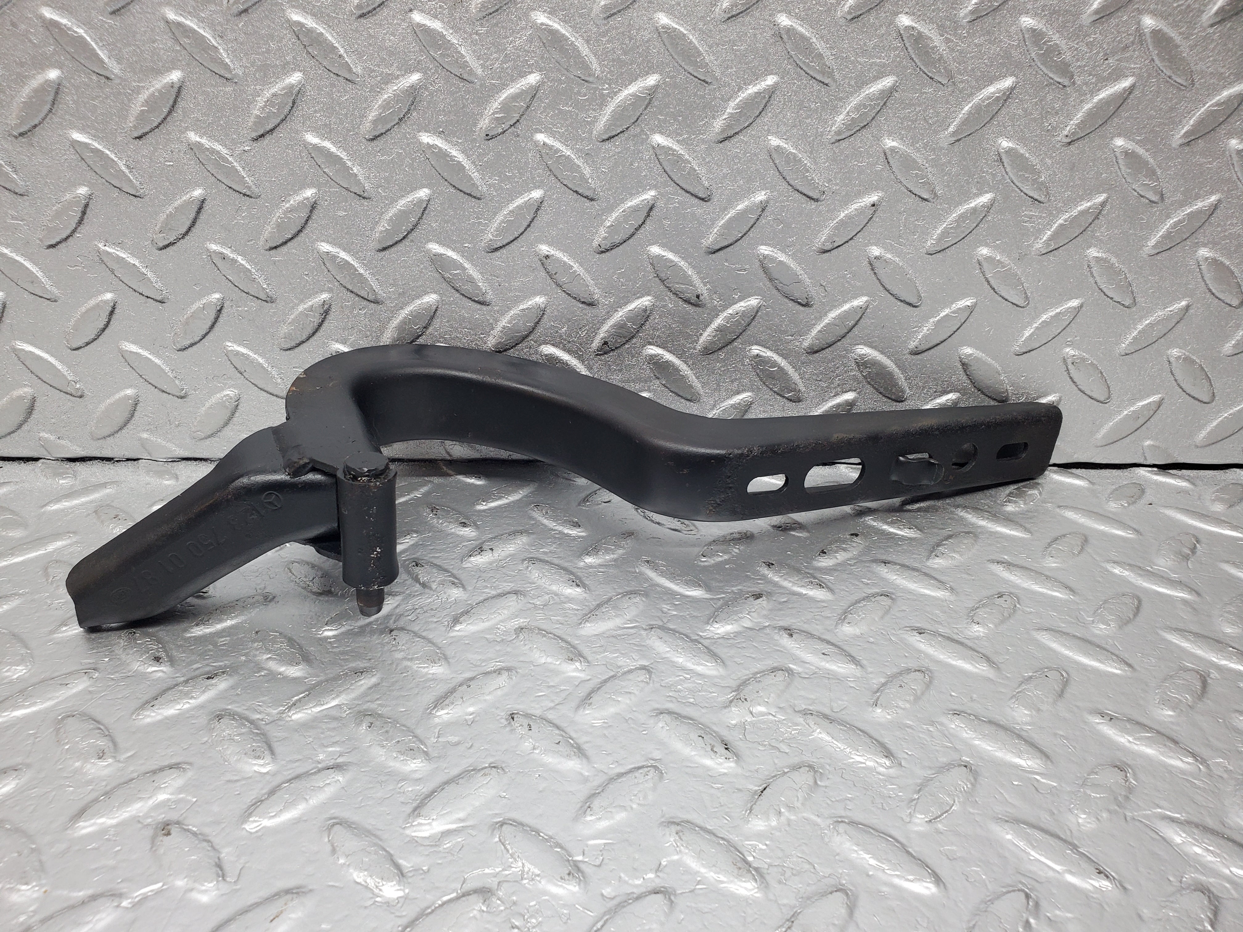 0974 Mercedes-Benz C123 230CE Coupe Trunk Lid Hinge Left Side 1237500187