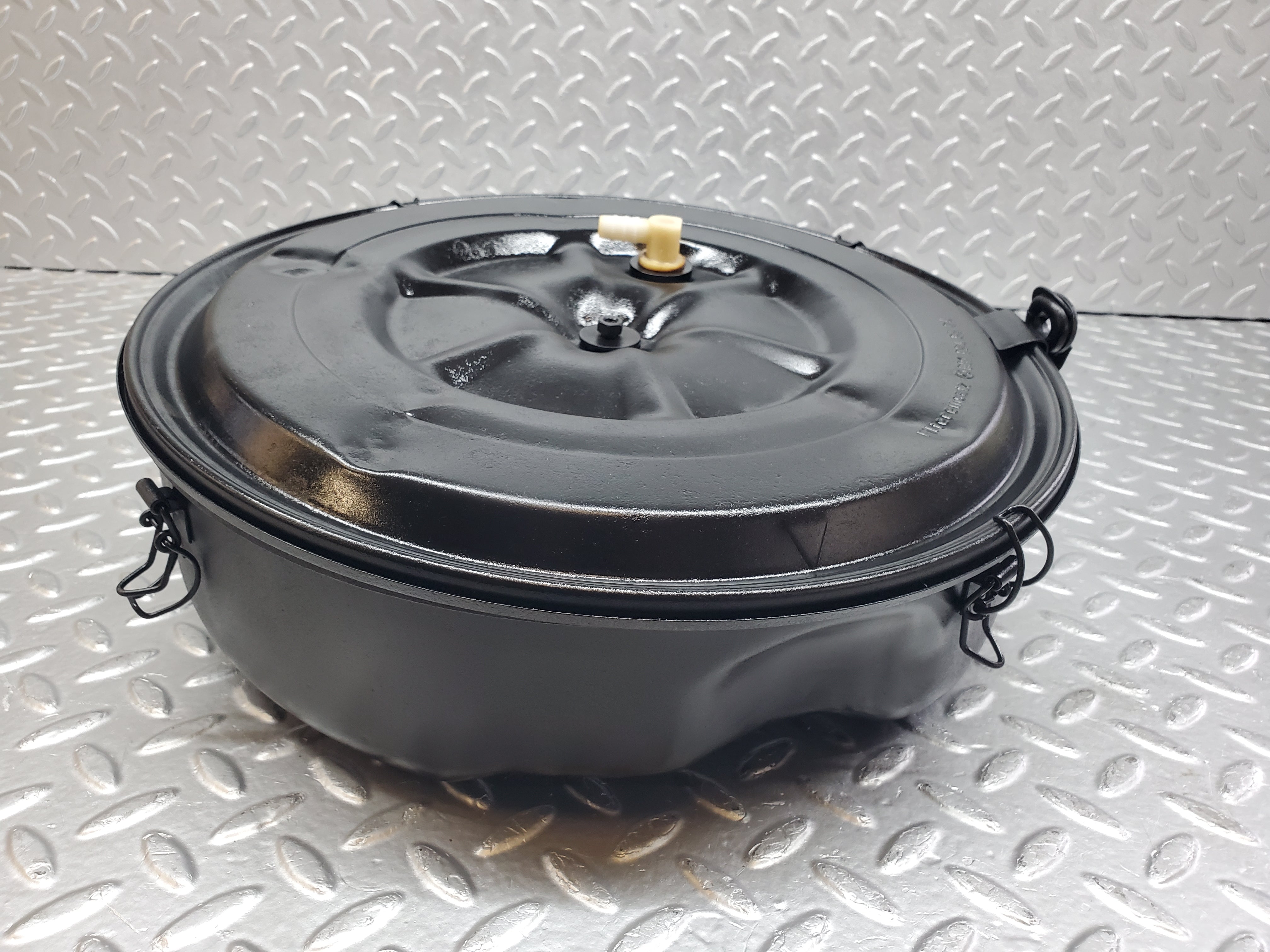 0949 Mercedes-Benz W123 240D Air Filter Box Housing 0010949504