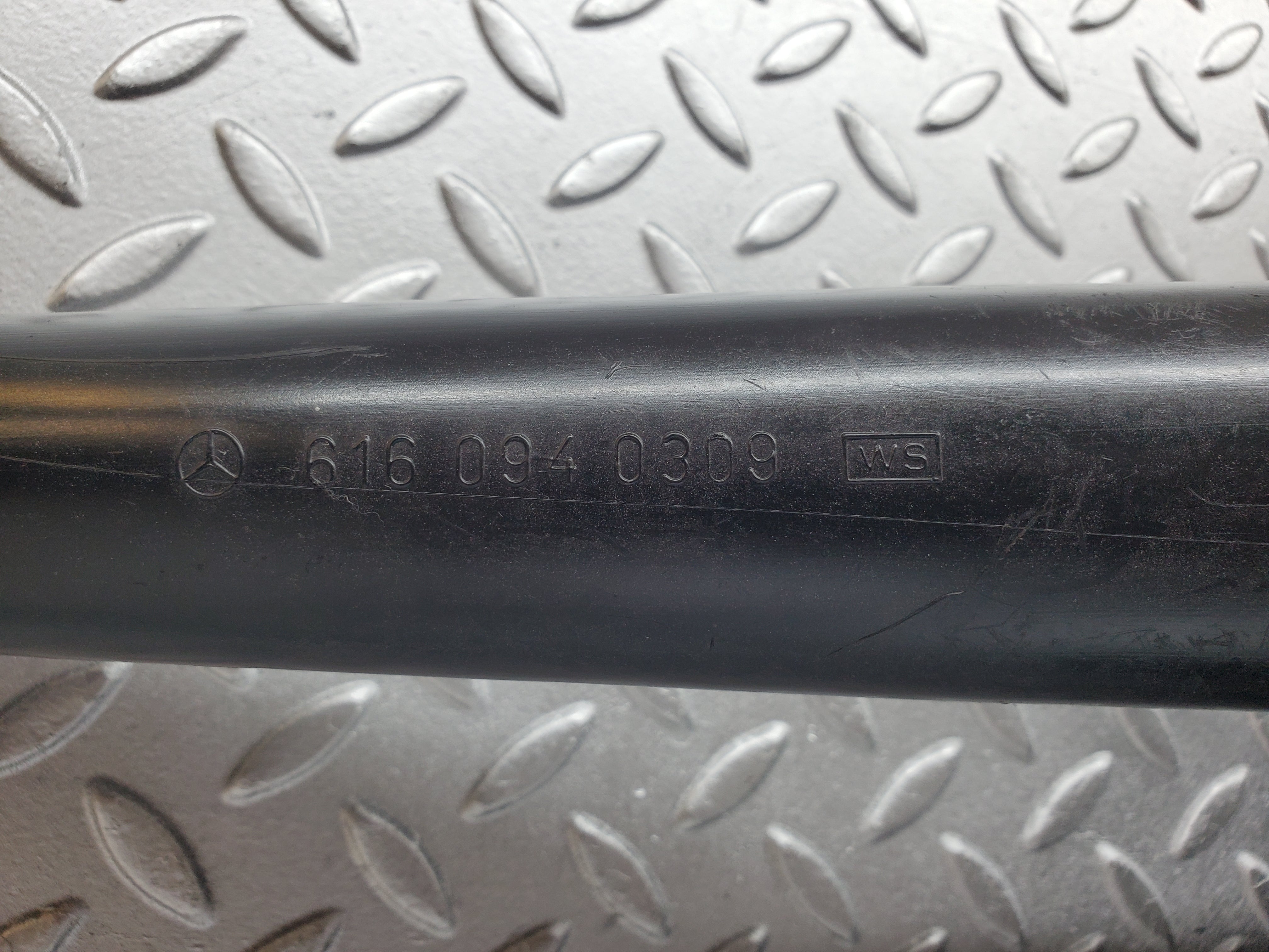 0949 Mercedes-Benz W123 240D Air Filter Box Housing 0010949504