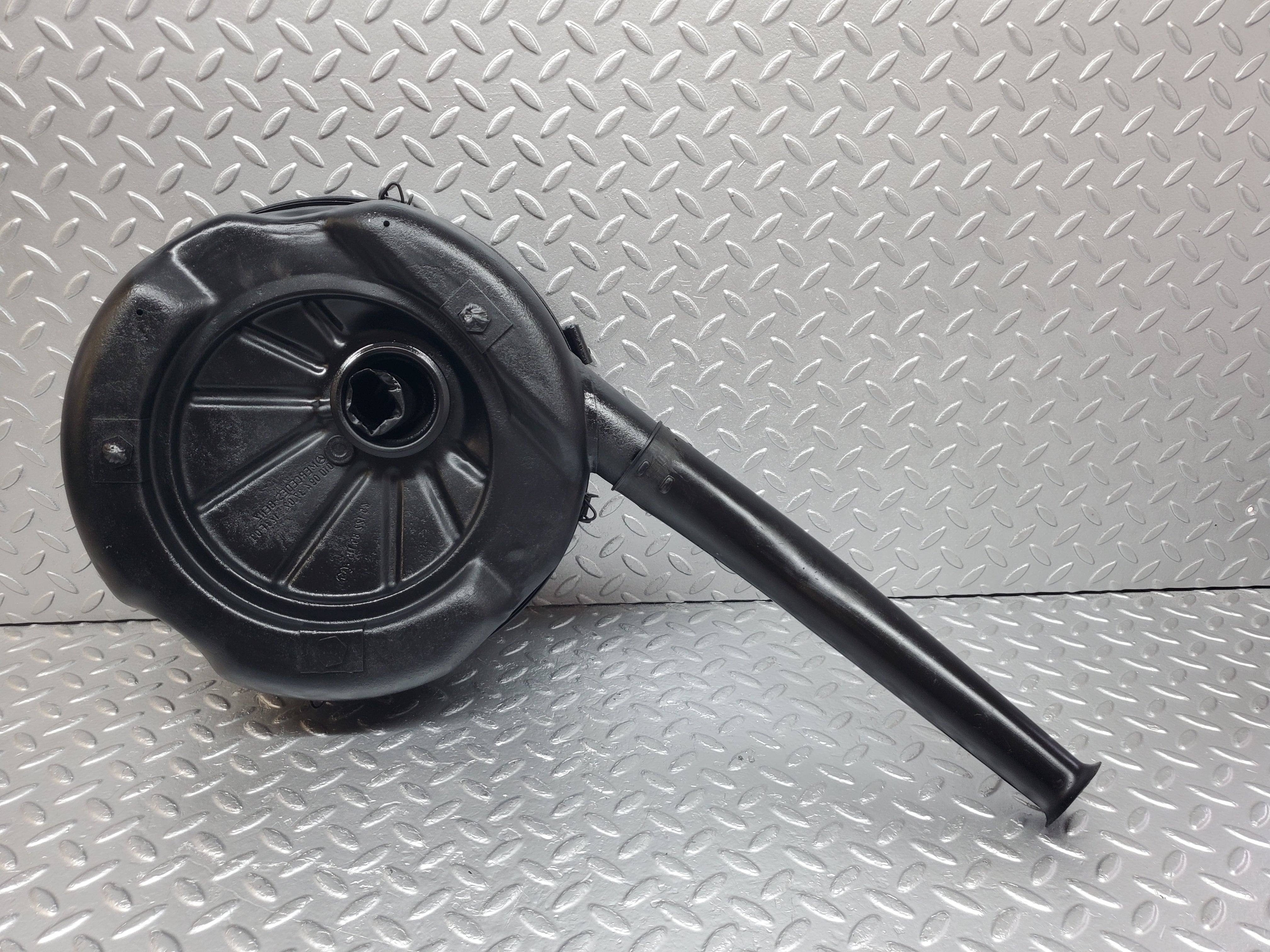 0949 Mercedes-Benz W123 240D Air Filter Box Housing 0010949504