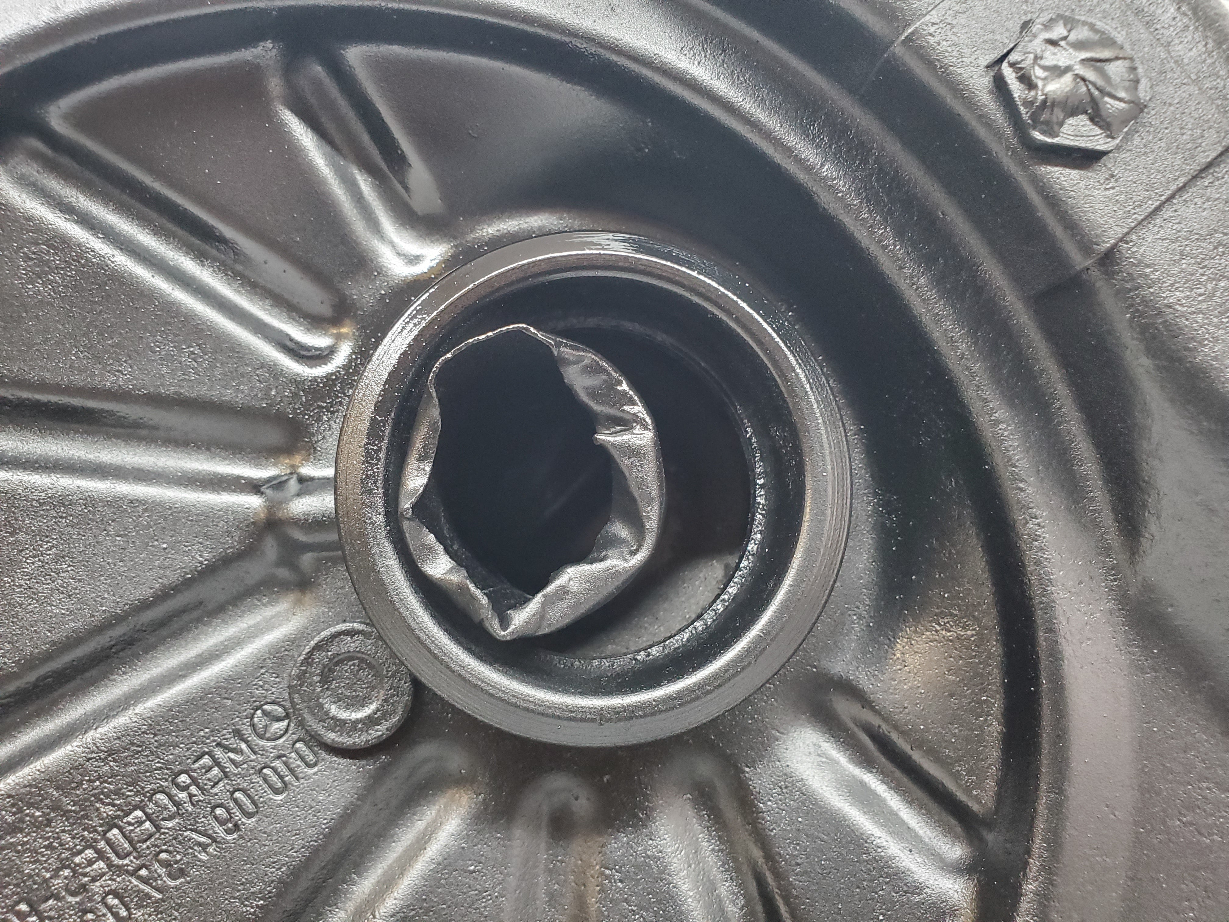 0949 Mercedes-Benz W123 240D Air Filter Box Housing 0010949504