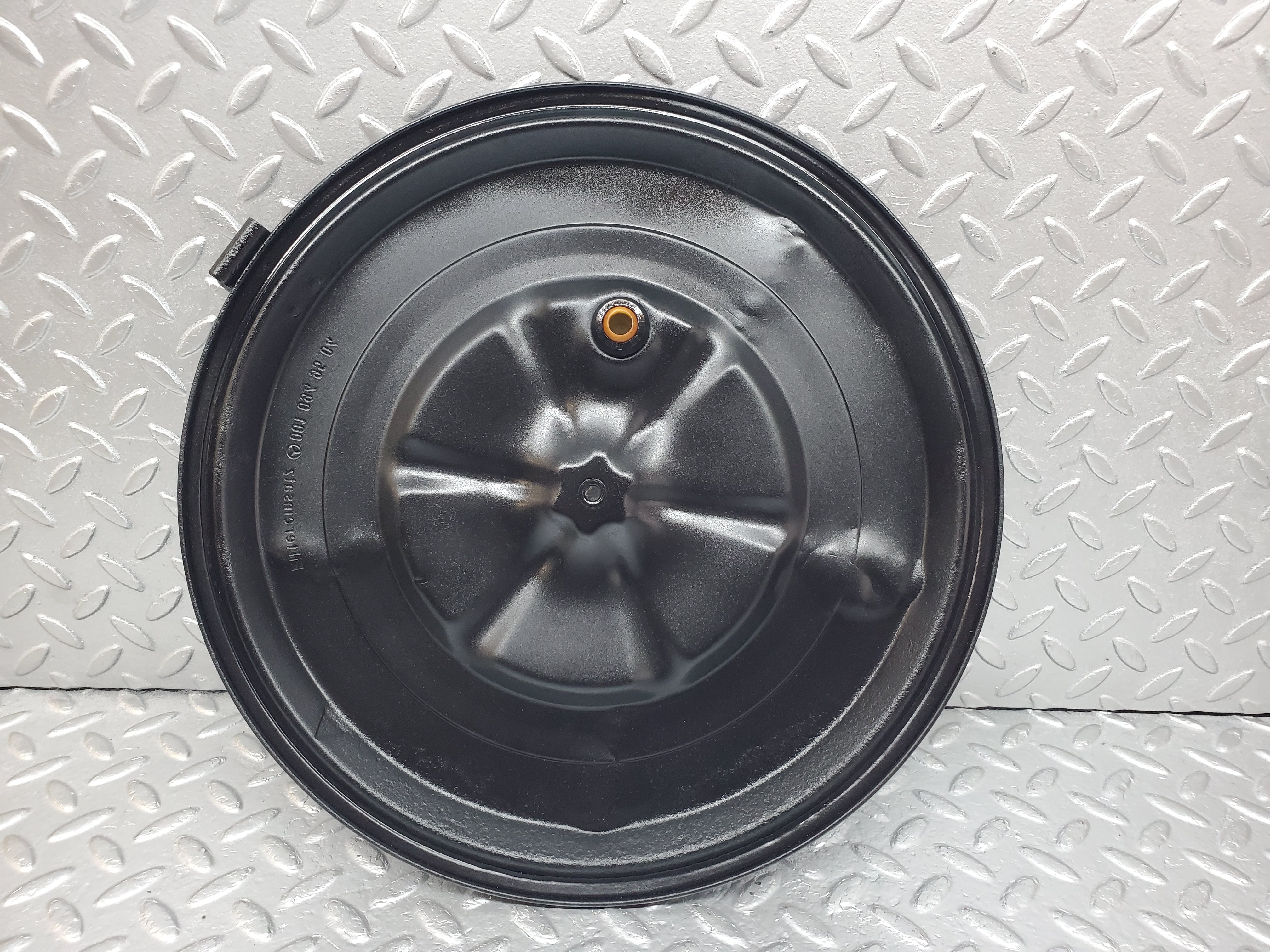 0949 Mercedes-Benz W123 240D Air Filter Box Housing 0010949504