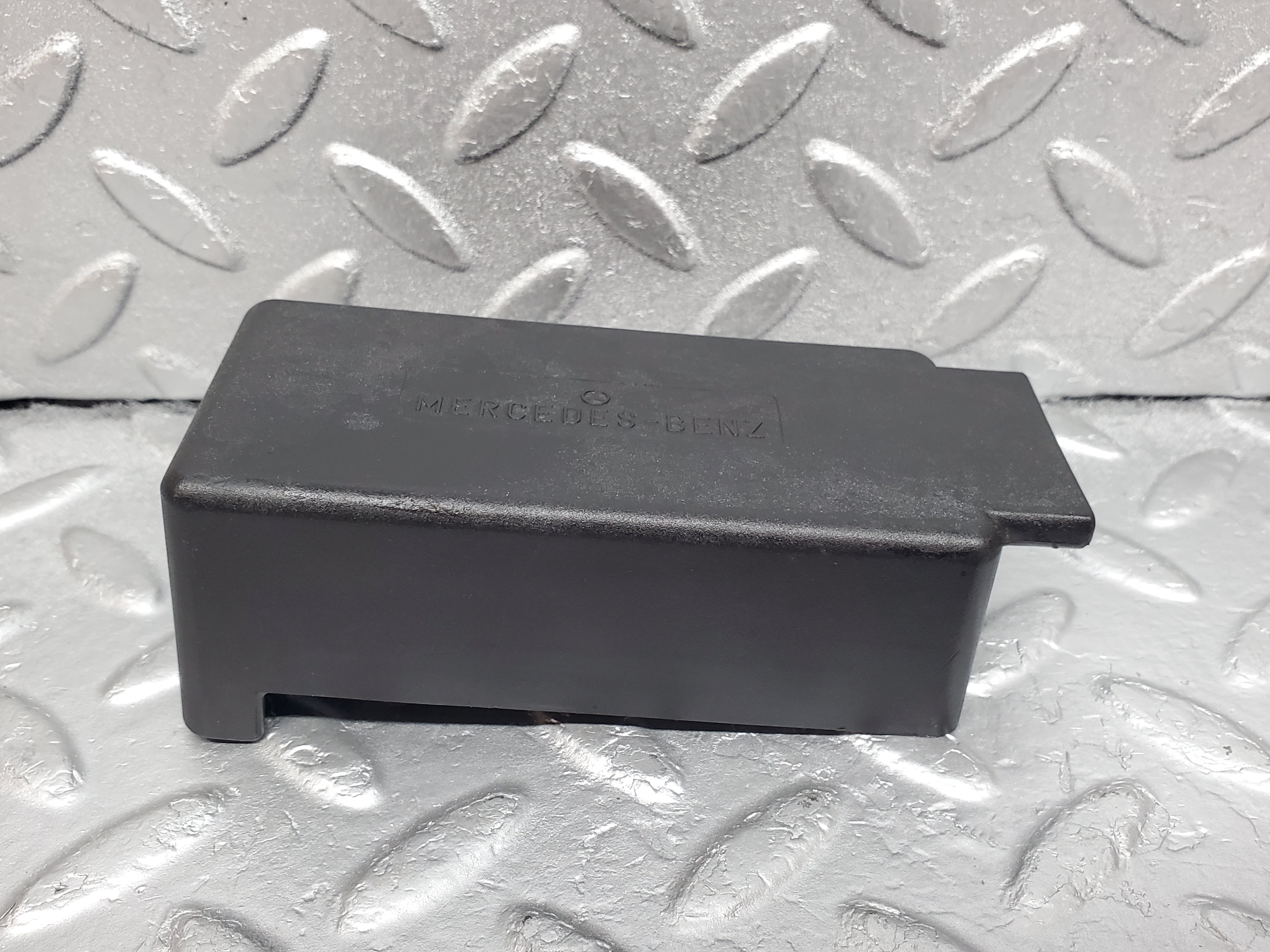 0983 Mercedes-Benz W123 240D Heater Plug Timer Relay Cover 0005454145