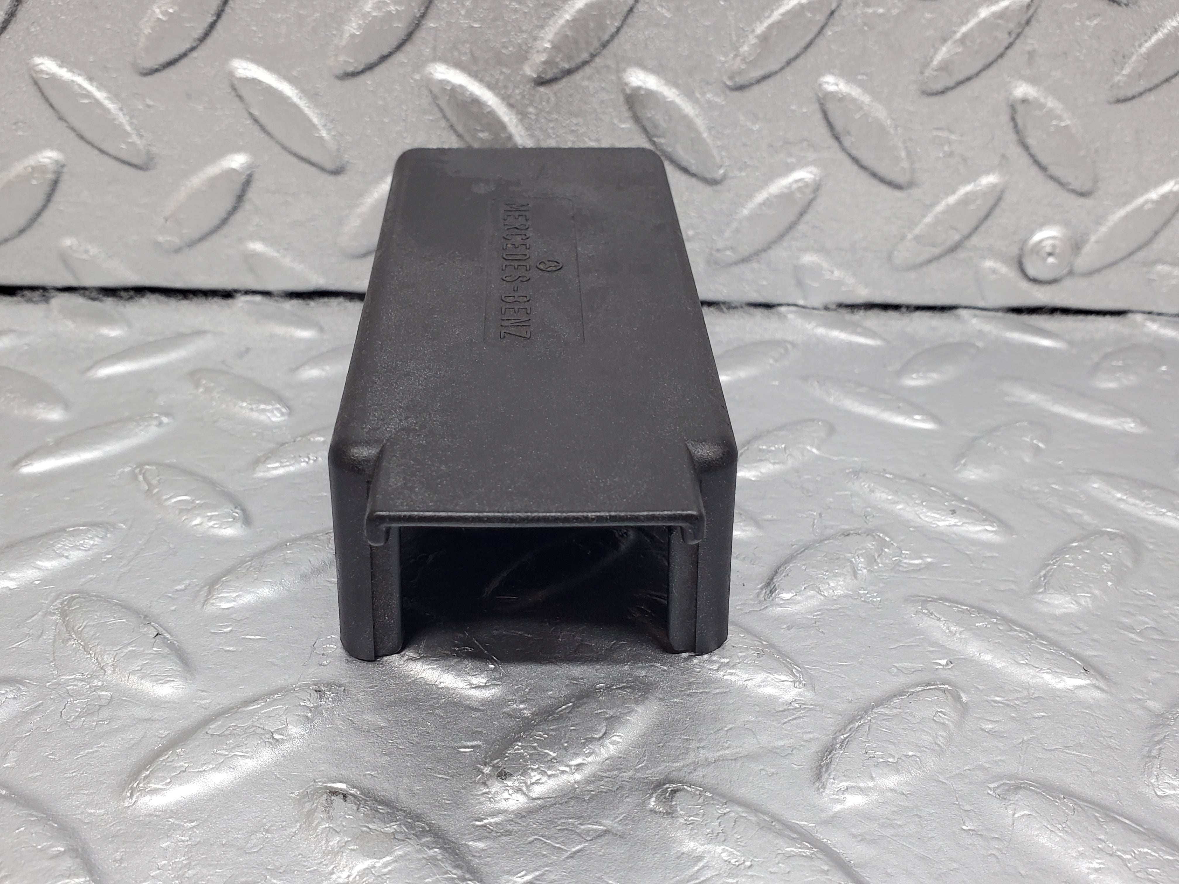 0983 Mercedes-Benz W123 240D Heater Plug Timer Relay Cover 0005454145