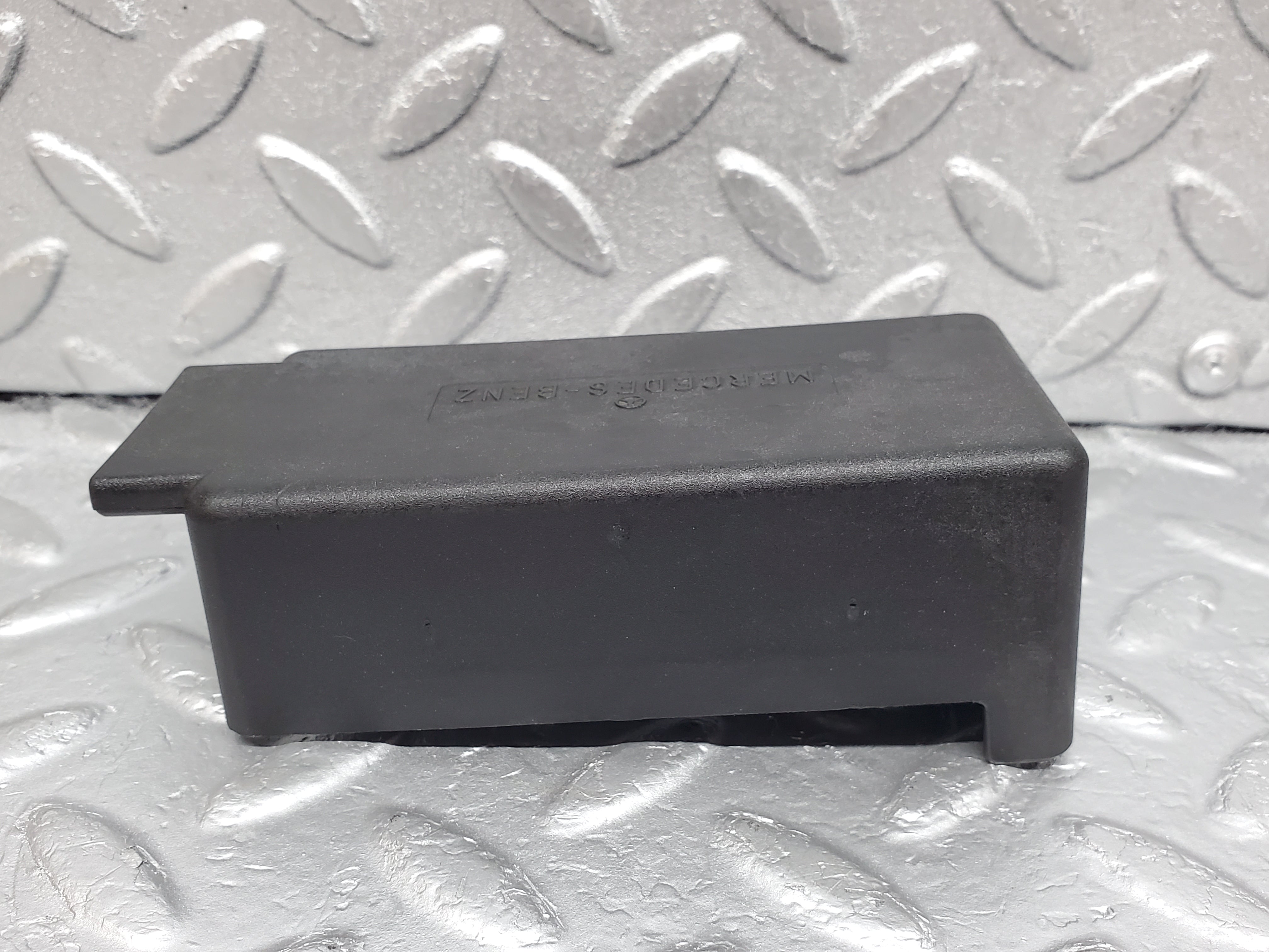 0983 Mercedes-Benz W123 240D Heater Plug Timer Relay Cover 0005454145