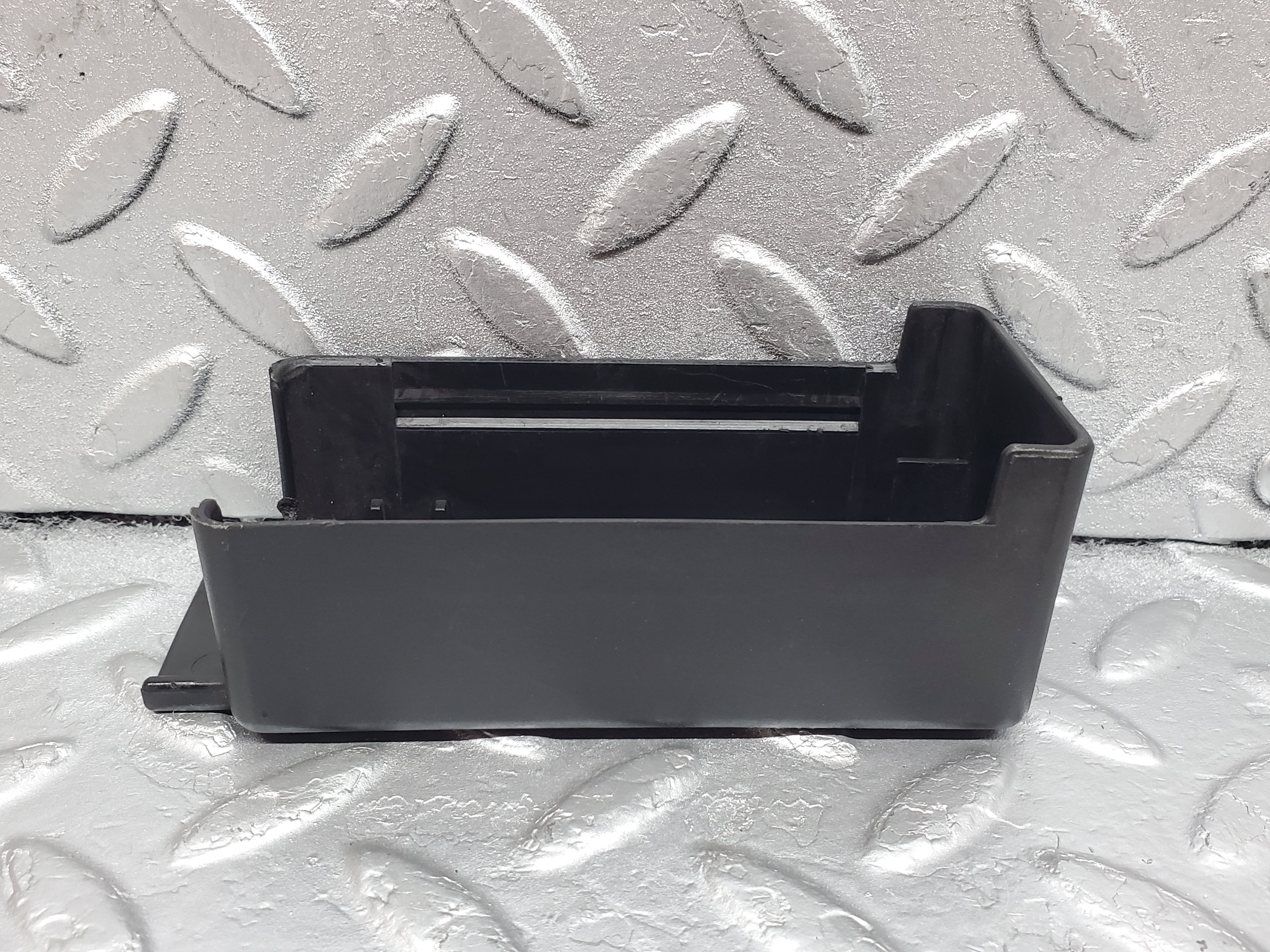 0983 Mercedes-Benz W123 240D Heater Plug Timer Relay Cover 0005454145