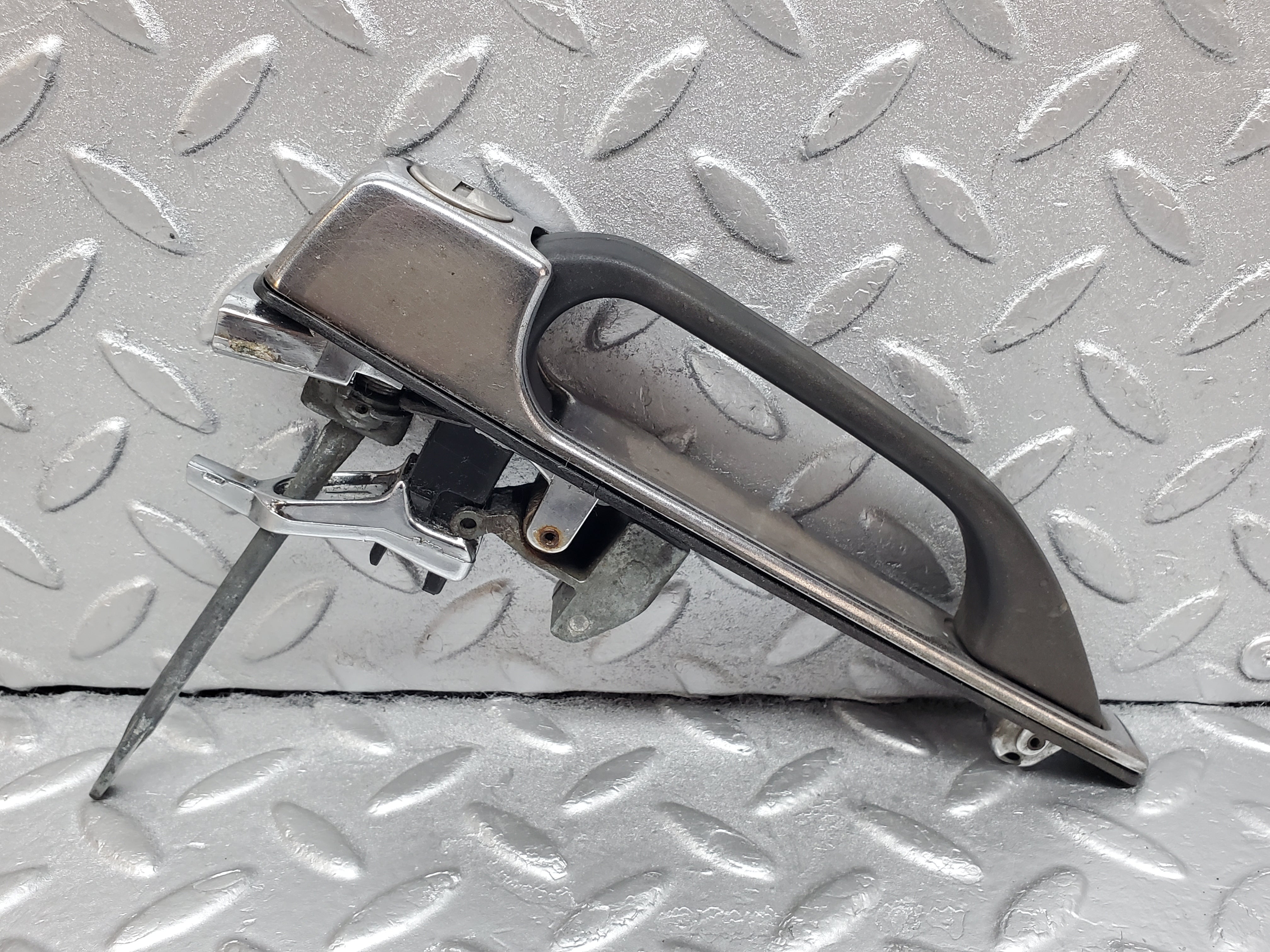 1006 Mercedes-Benz C123 230CE Coupe Left Door Exterior Handle No Key 1237600259