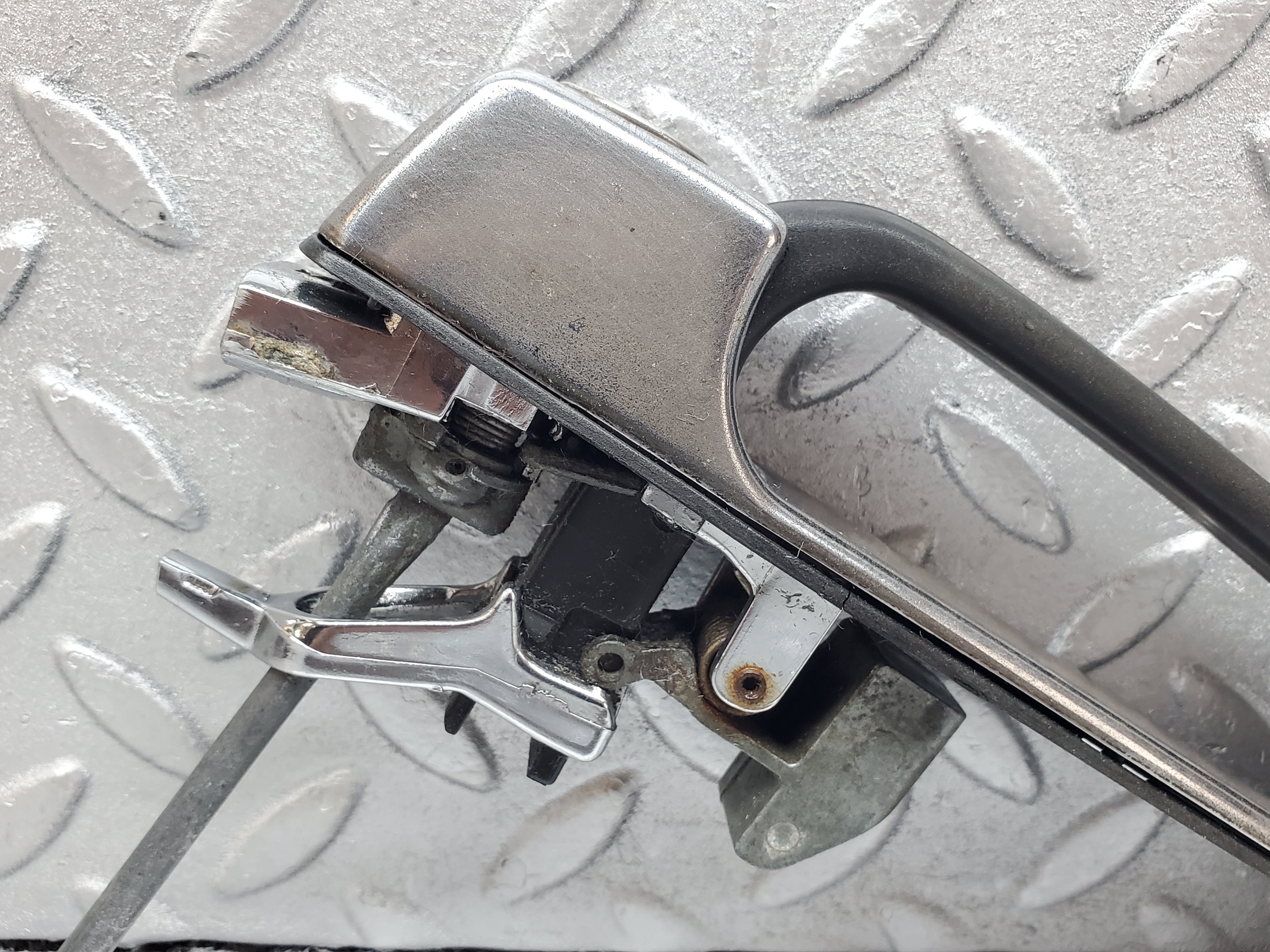 1006 Mercedes-Benz C123 230CE Coupe Left Door Exterior Handle No Key 1237600259