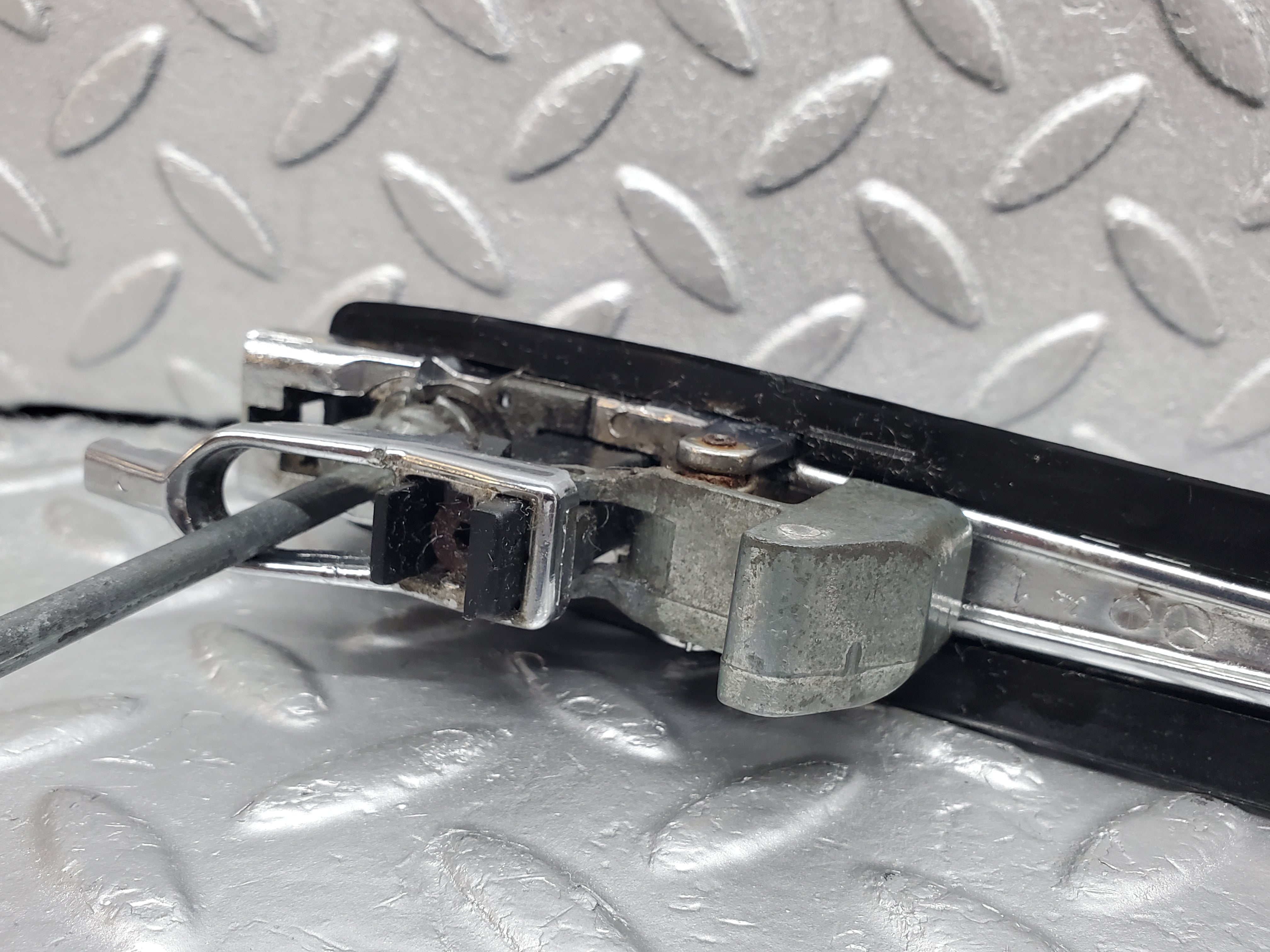 1006 Mercedes-Benz C123 230CE Coupe Left Door Exterior Handle No Key 1237600259