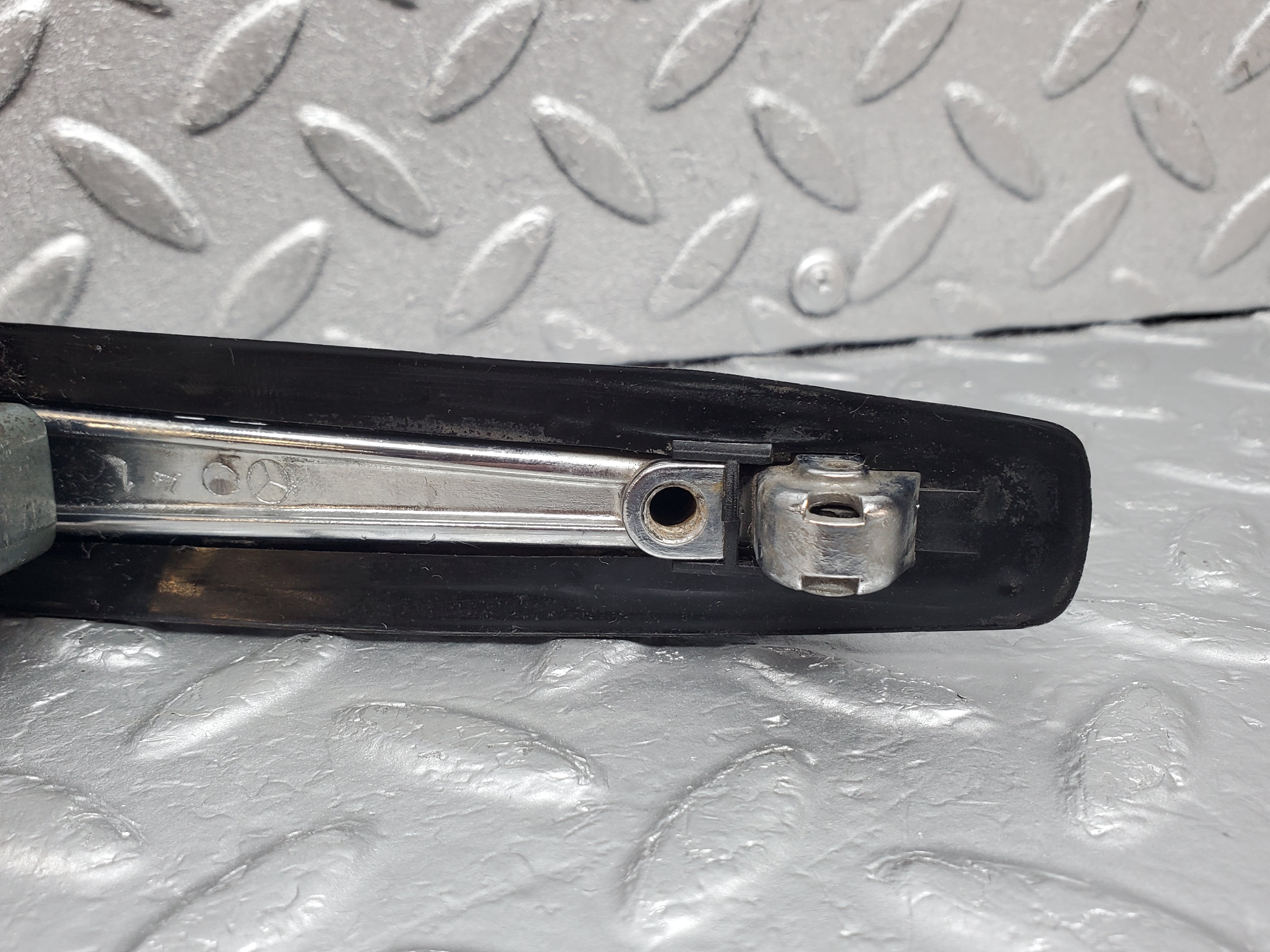 1006 Mercedes-Benz C123 230CE Coupe Left Door Exterior Handle No Key 1237600259