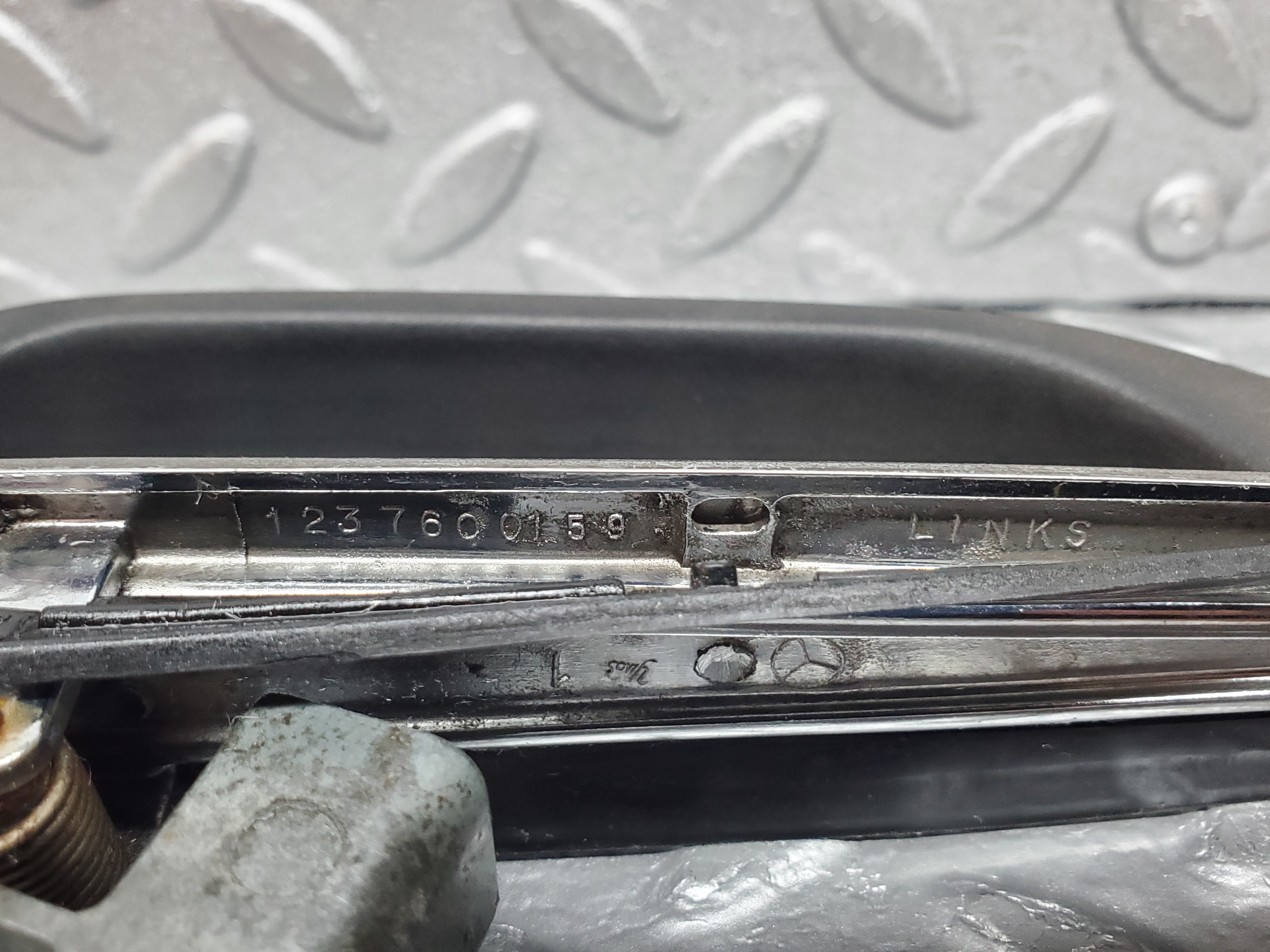 1006 Mercedes-Benz C123 230CE Coupe Left Door Exterior Handle No Key 1237600259