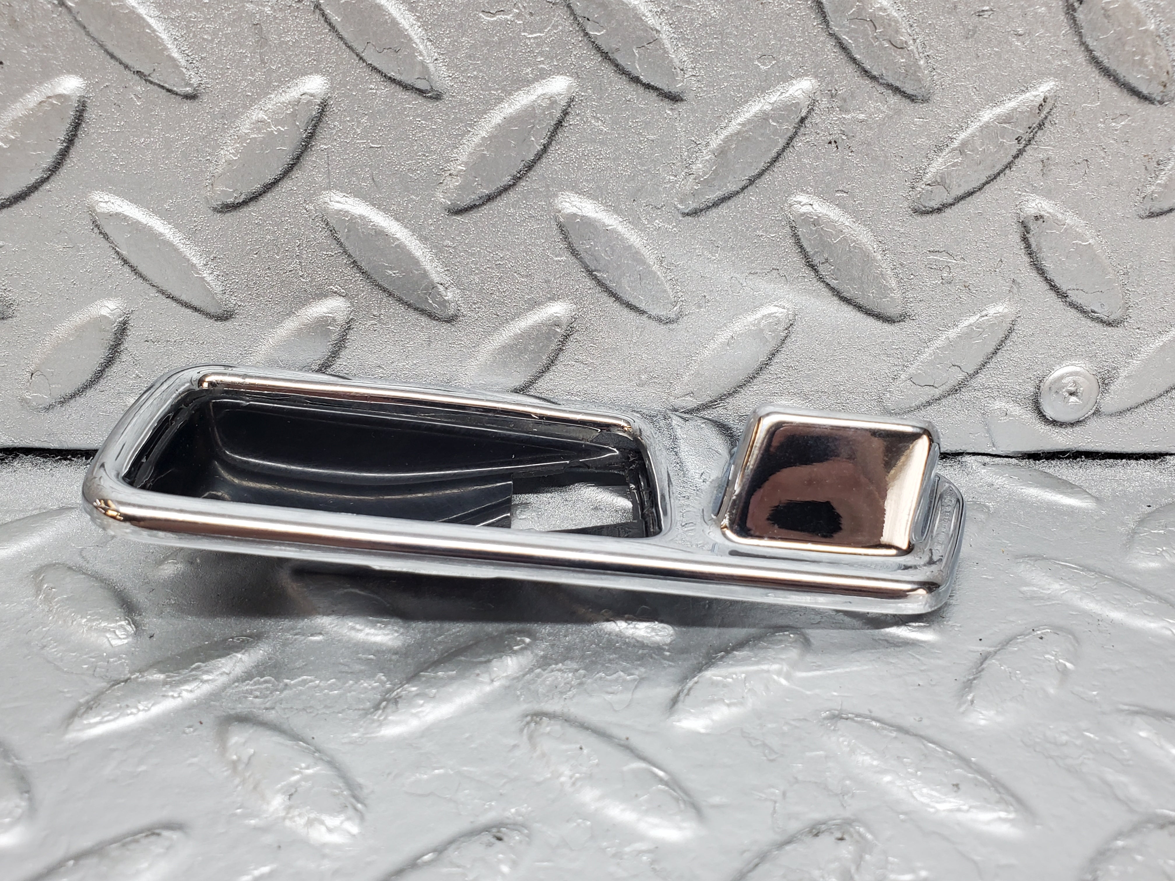 1024 Mercedes-Benz C123 230CE Coupe Chrome Frame For Door Opener Left 1167660111