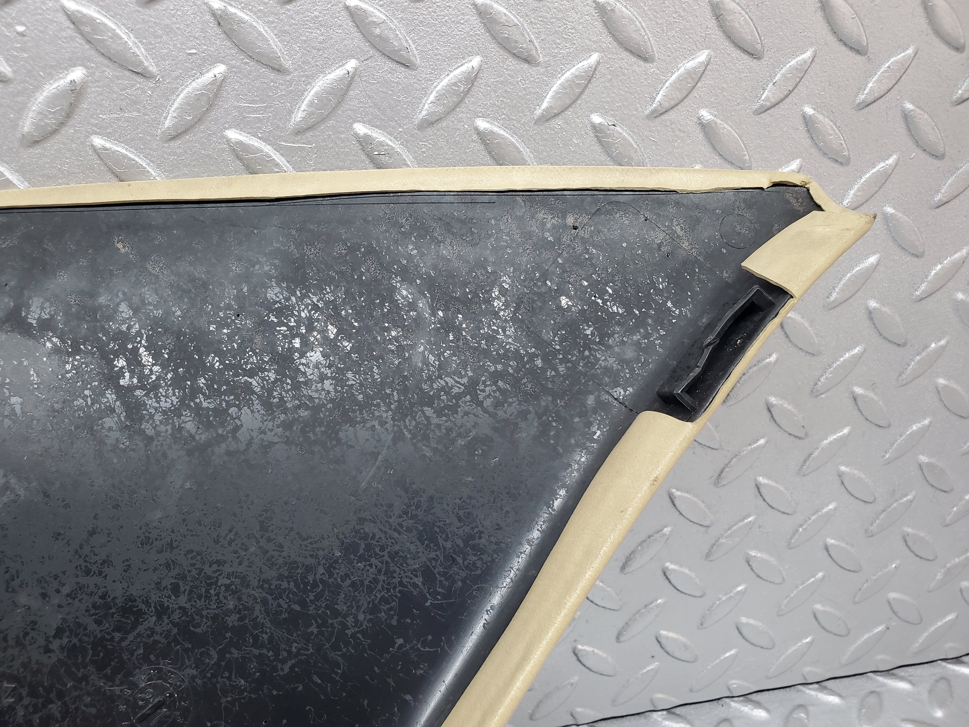 1004 Mercedes-Benz C123 230CE Coupe C Pillar Cover Right Side Beige 1236901025