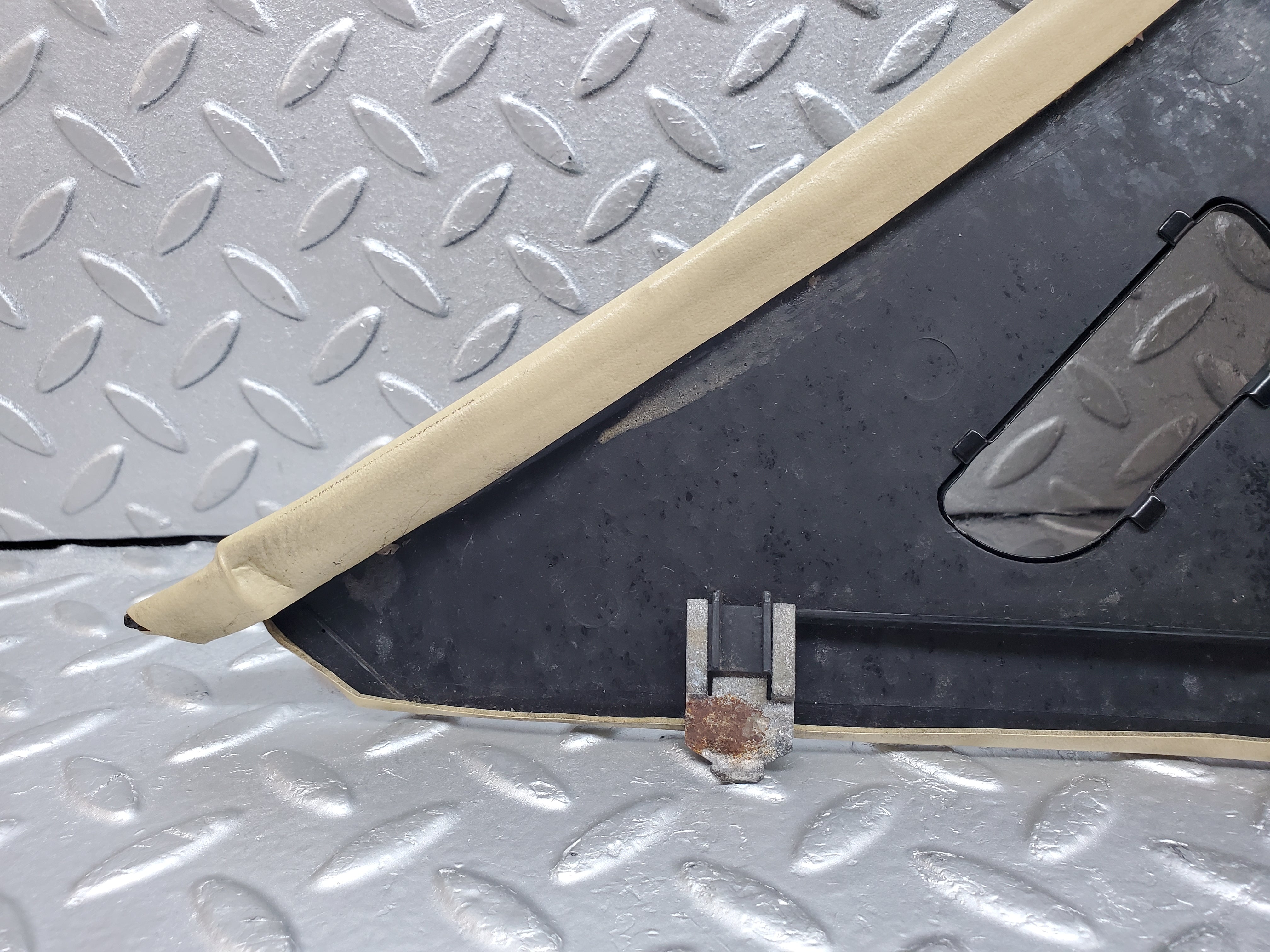 1004 Mercedes-Benz C123 230CE Coupe C Pillar Cover Right Side Beige 1236901025