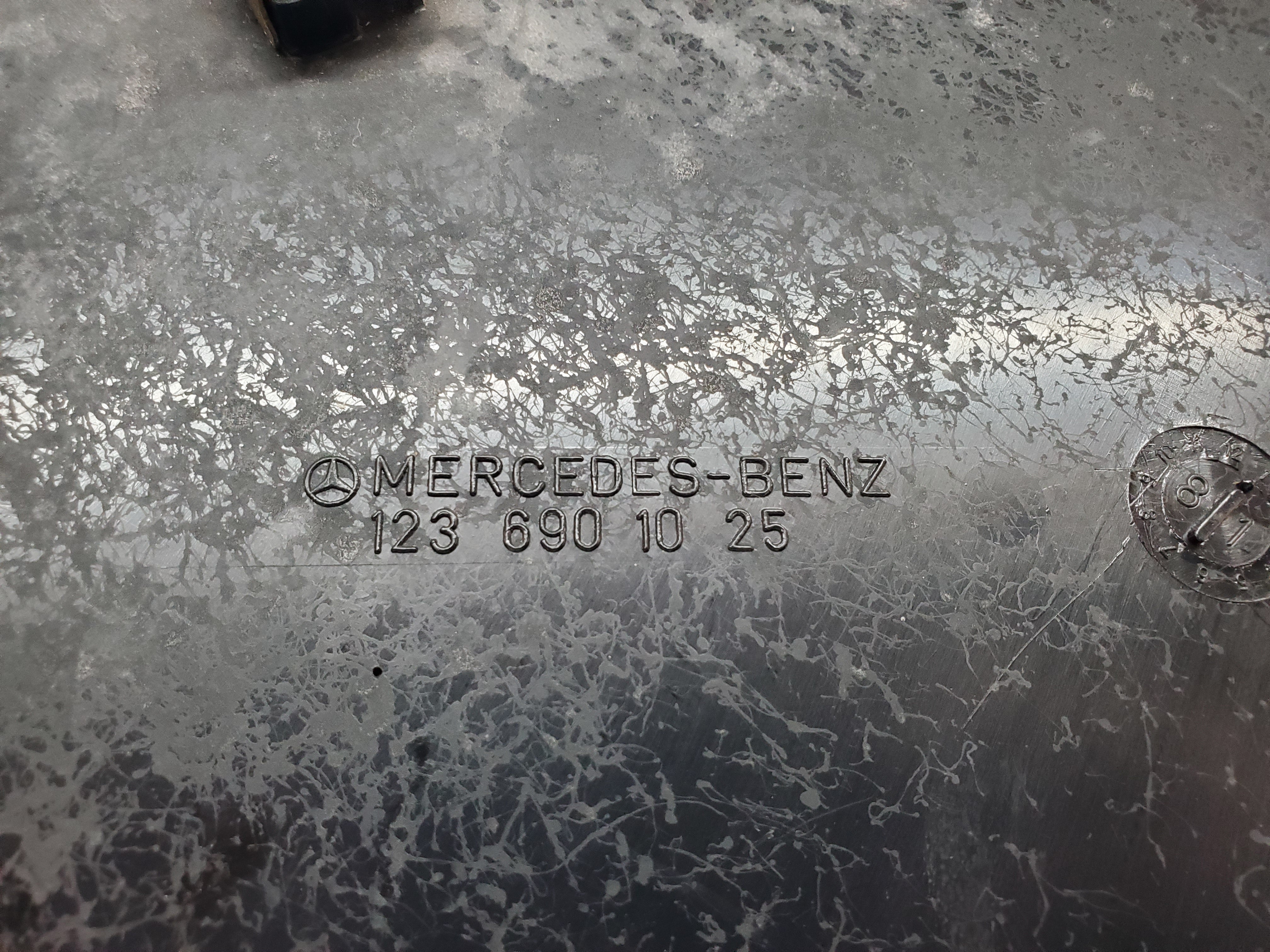 1004 Mercedes-Benz C123 230CE Coupe C Pillar Cover Right Side Beige 1236901025