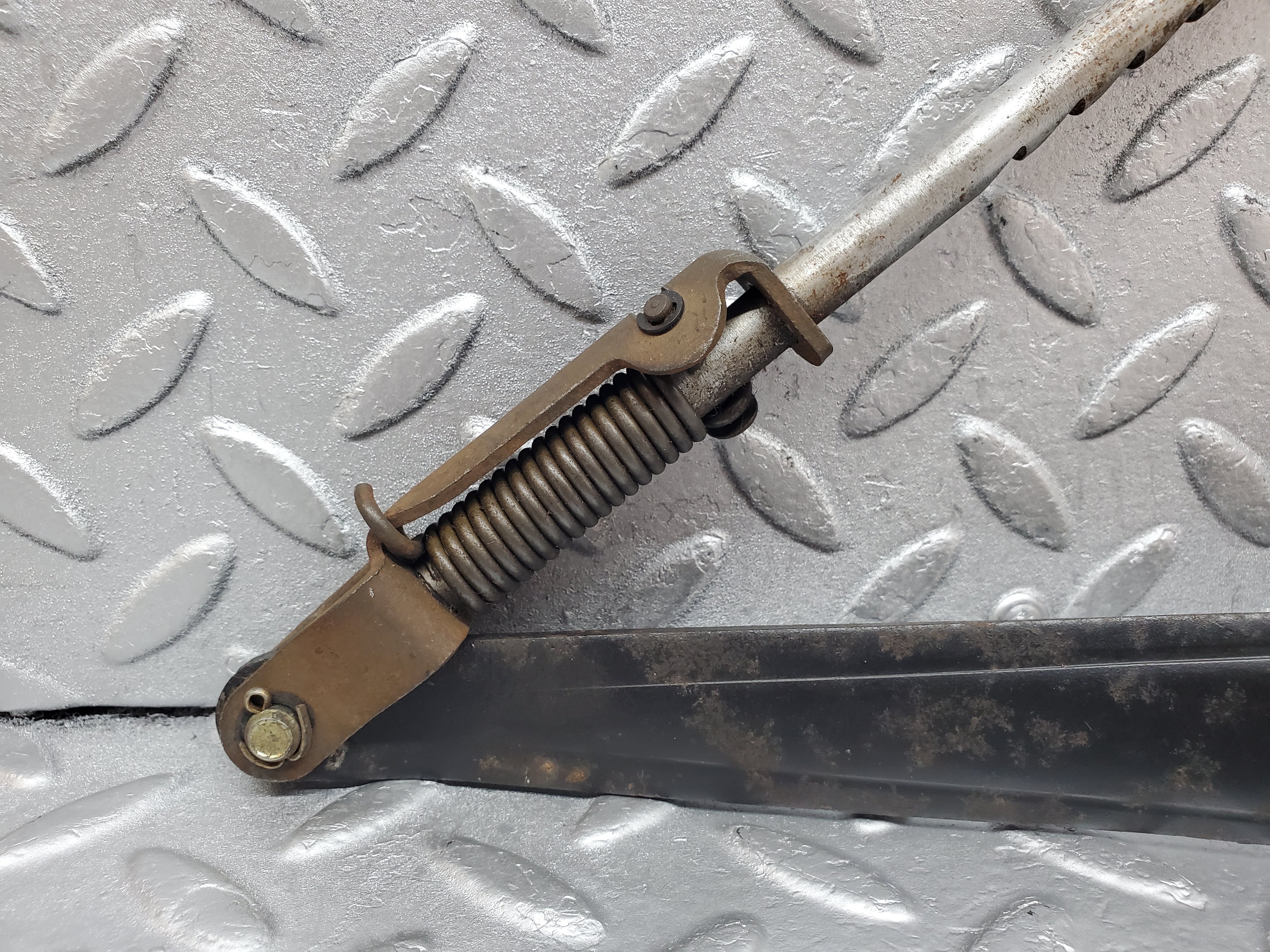 0988 Mercedes-Benz C123 230CE Handbrake Regulator