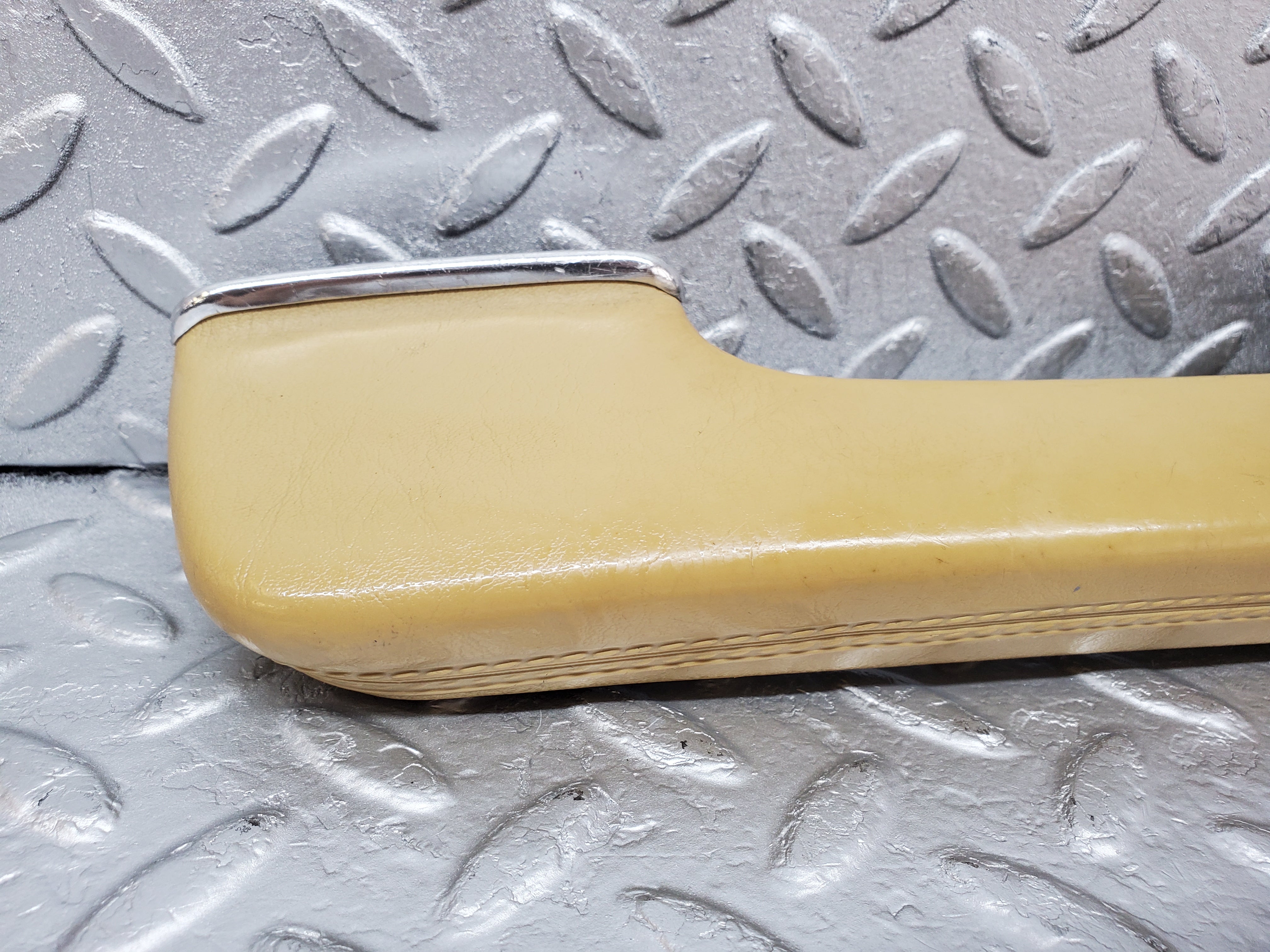 0998 Mercedes-Benz C123 230CE Coupe Interior Door Handle Right Beige 1239702001