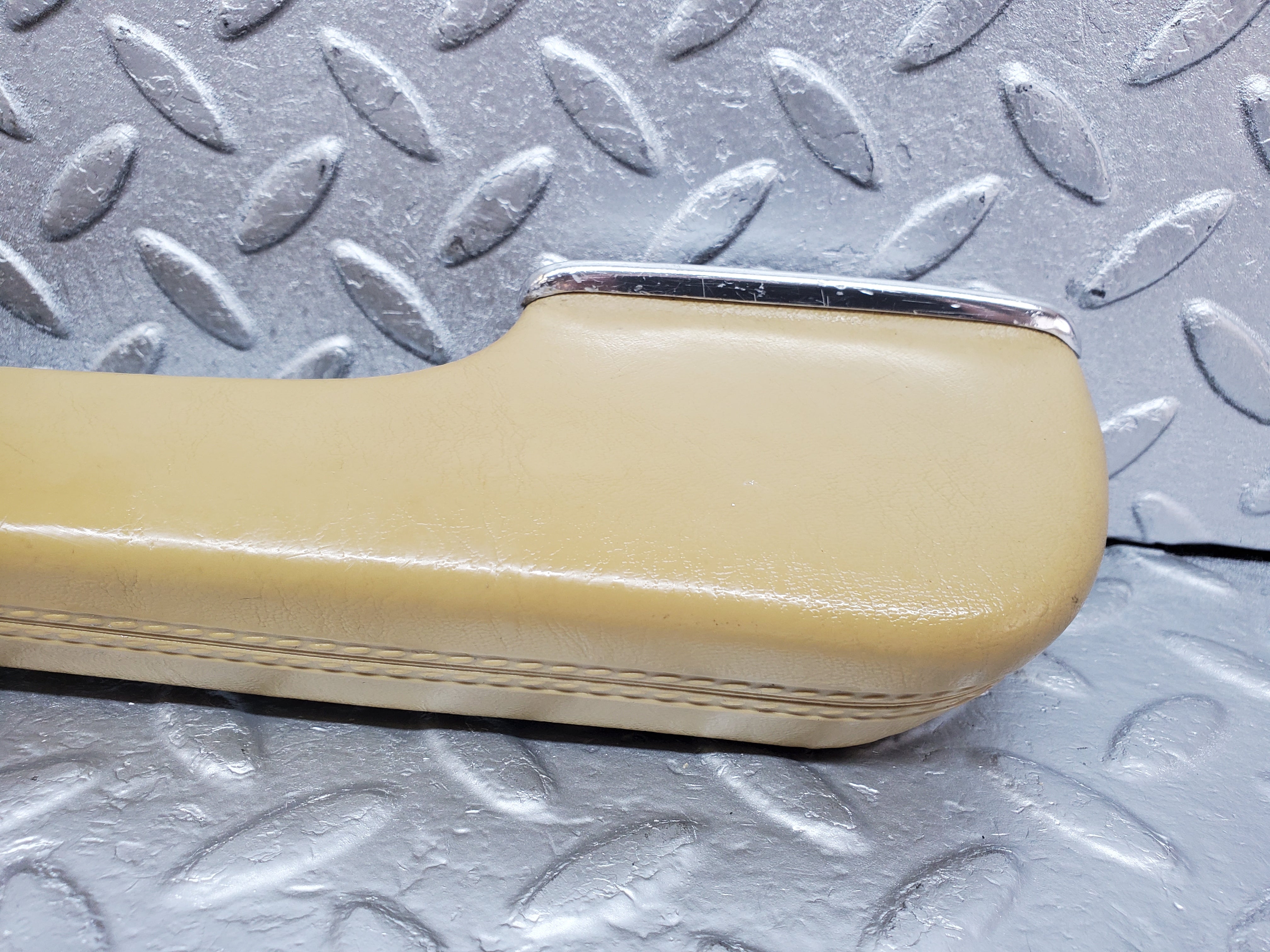 0998 Mercedes-Benz C123 230CE Coupe Interior Door Handle Right Beige 1239702001