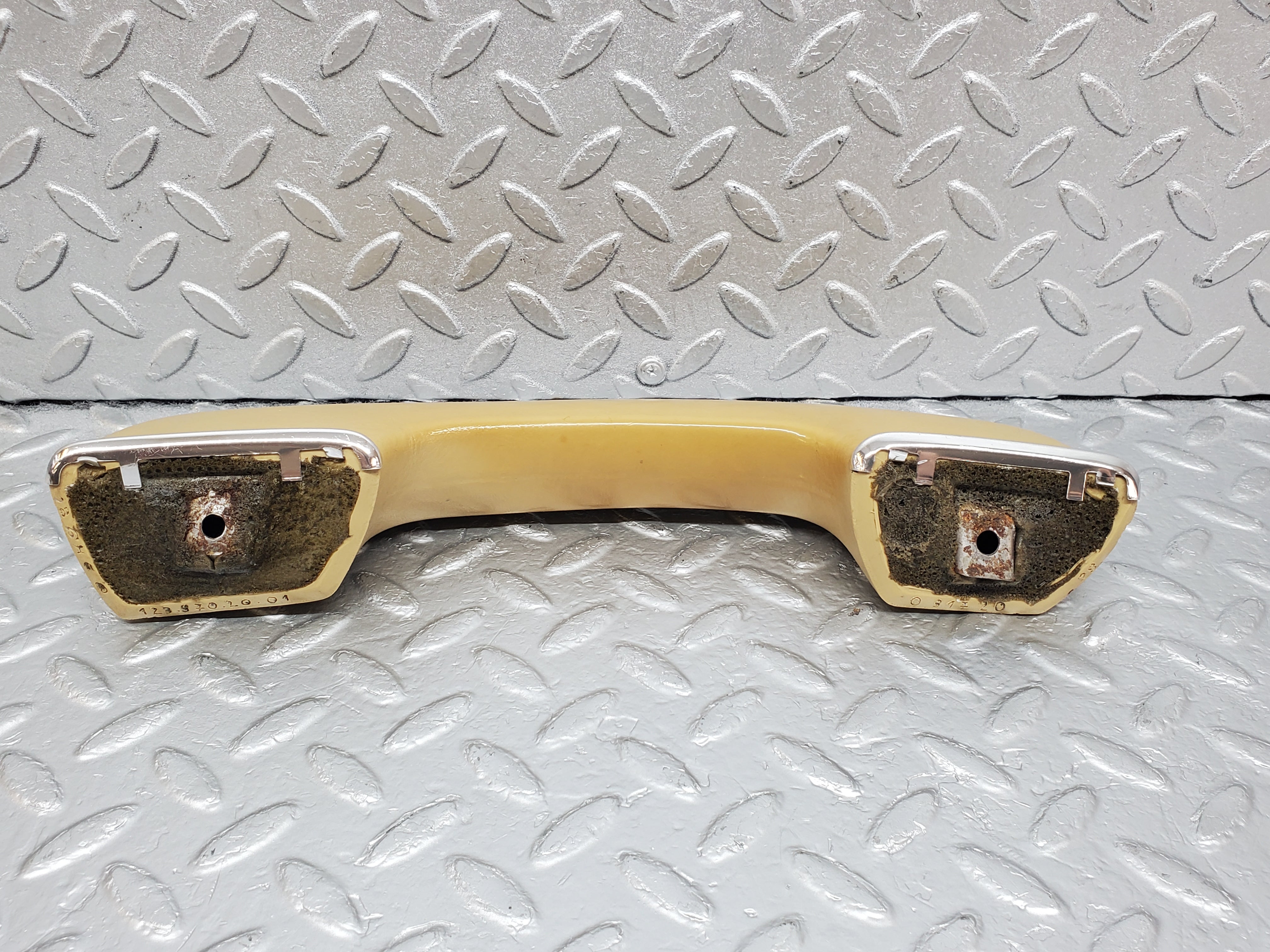 0998 Mercedes-Benz C123 230CE Coupe Interior Door Handle Right Beige 1239702001