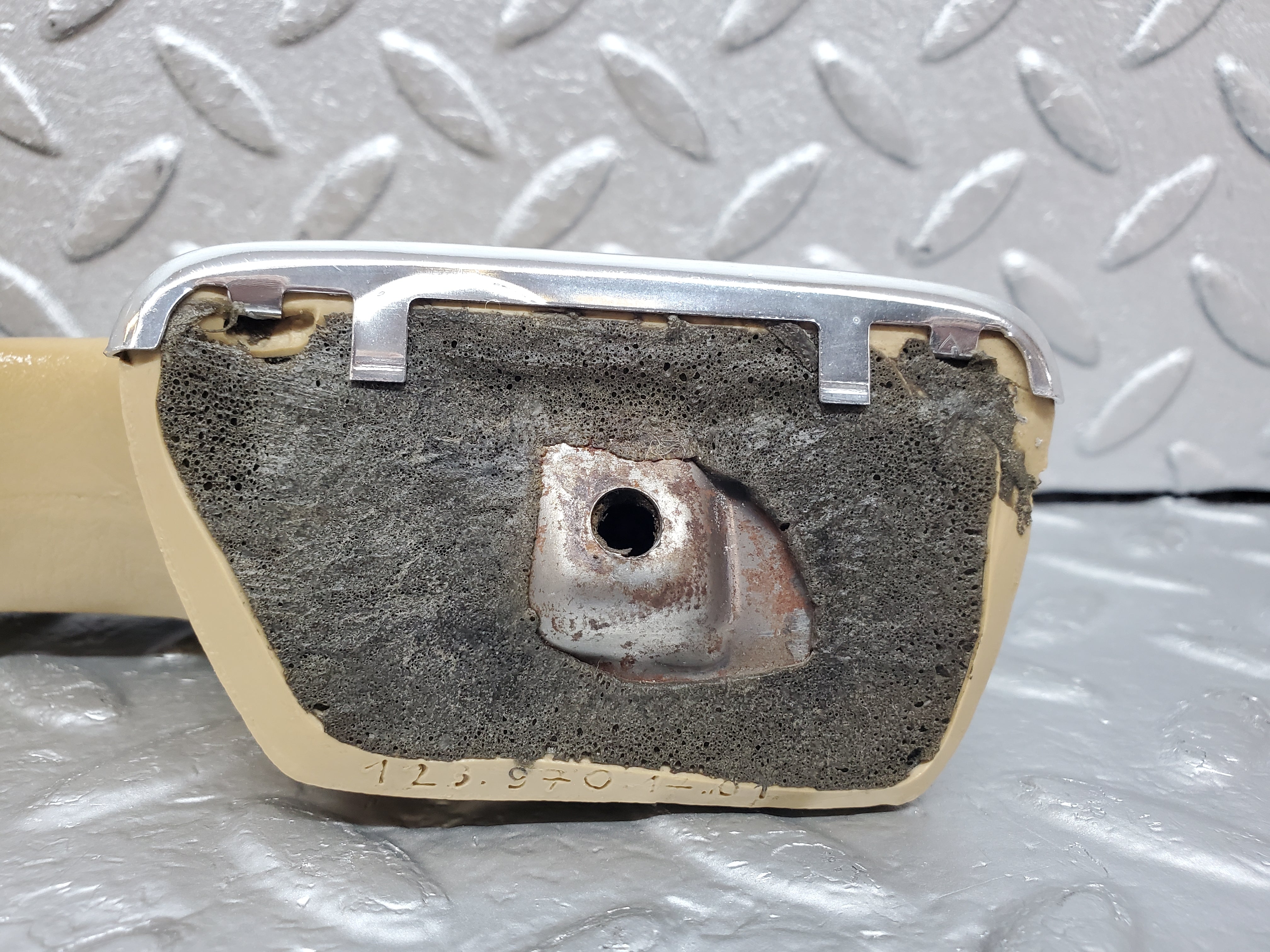 0997 Mercedes-Benz C123 230CE Coupe Left Interior Door Handle Beige 1239701701