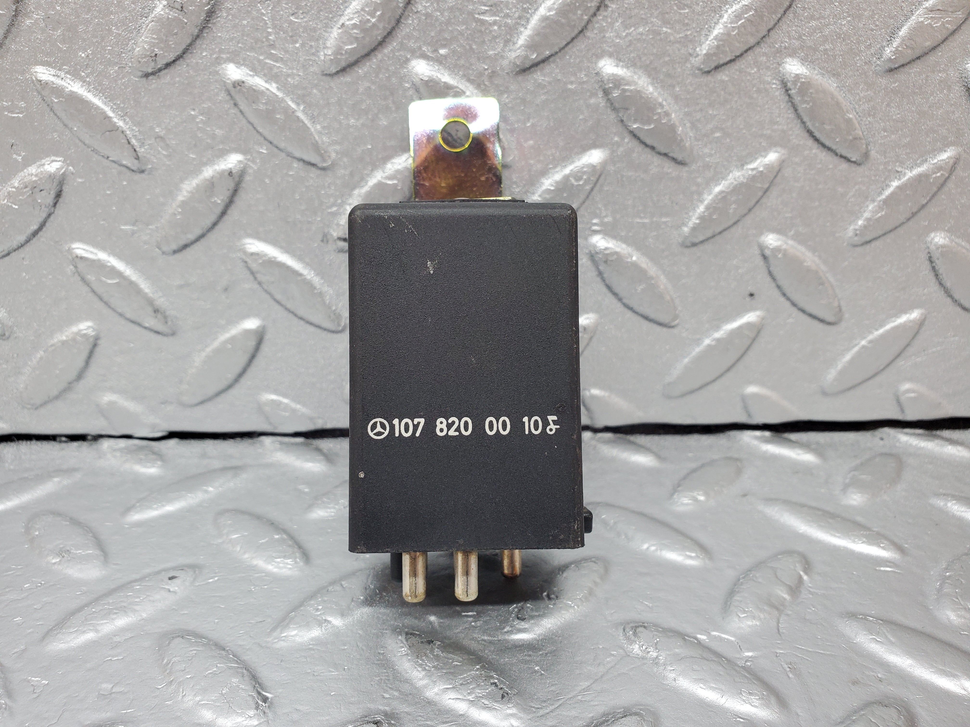 1088 Mercedes-Benz C123 230CE Rear Heated Window Relay 1078200010
