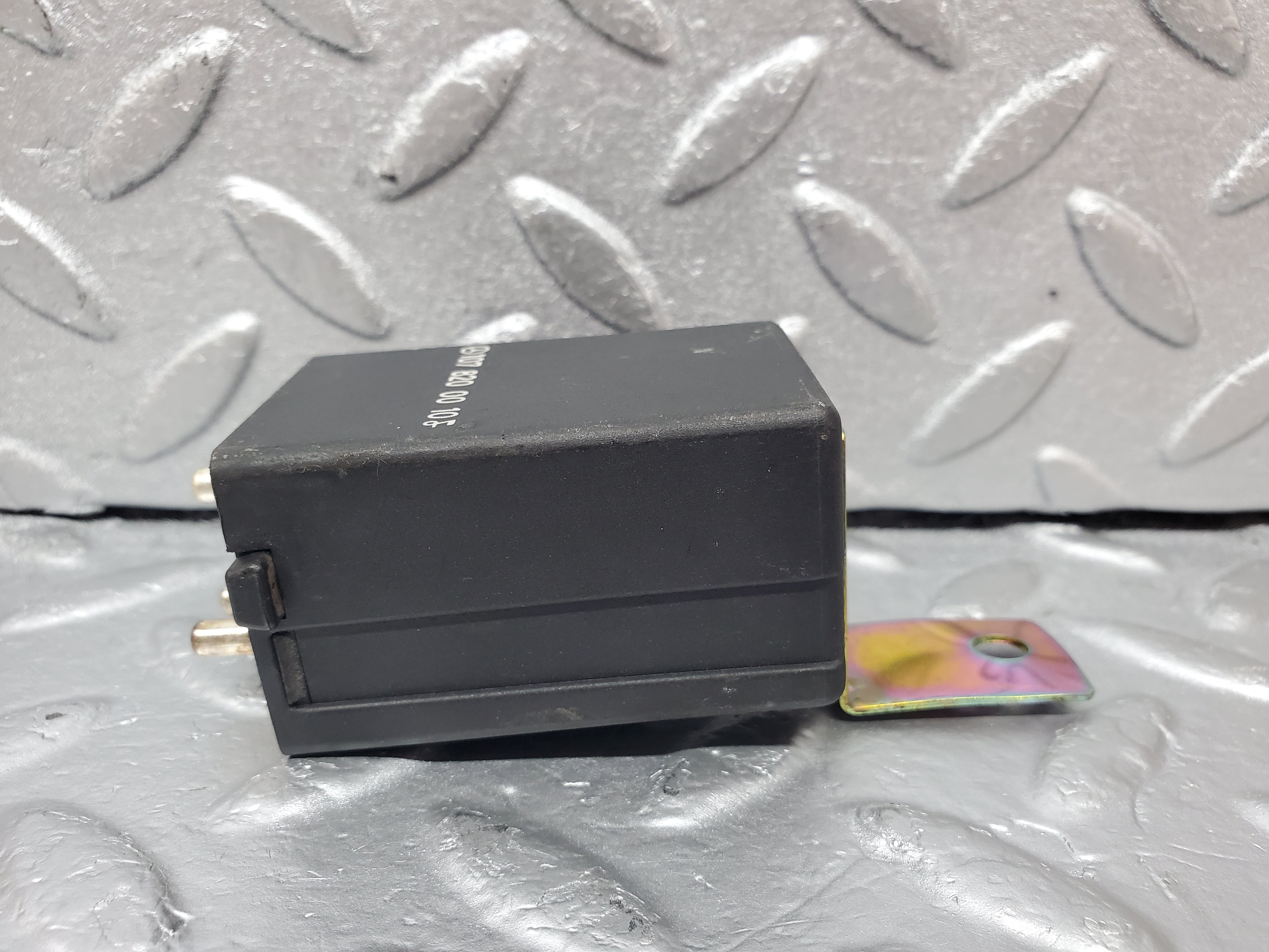 1088 Mercedes-Benz C123 230CE Rear Heated Window Relay 1078200010