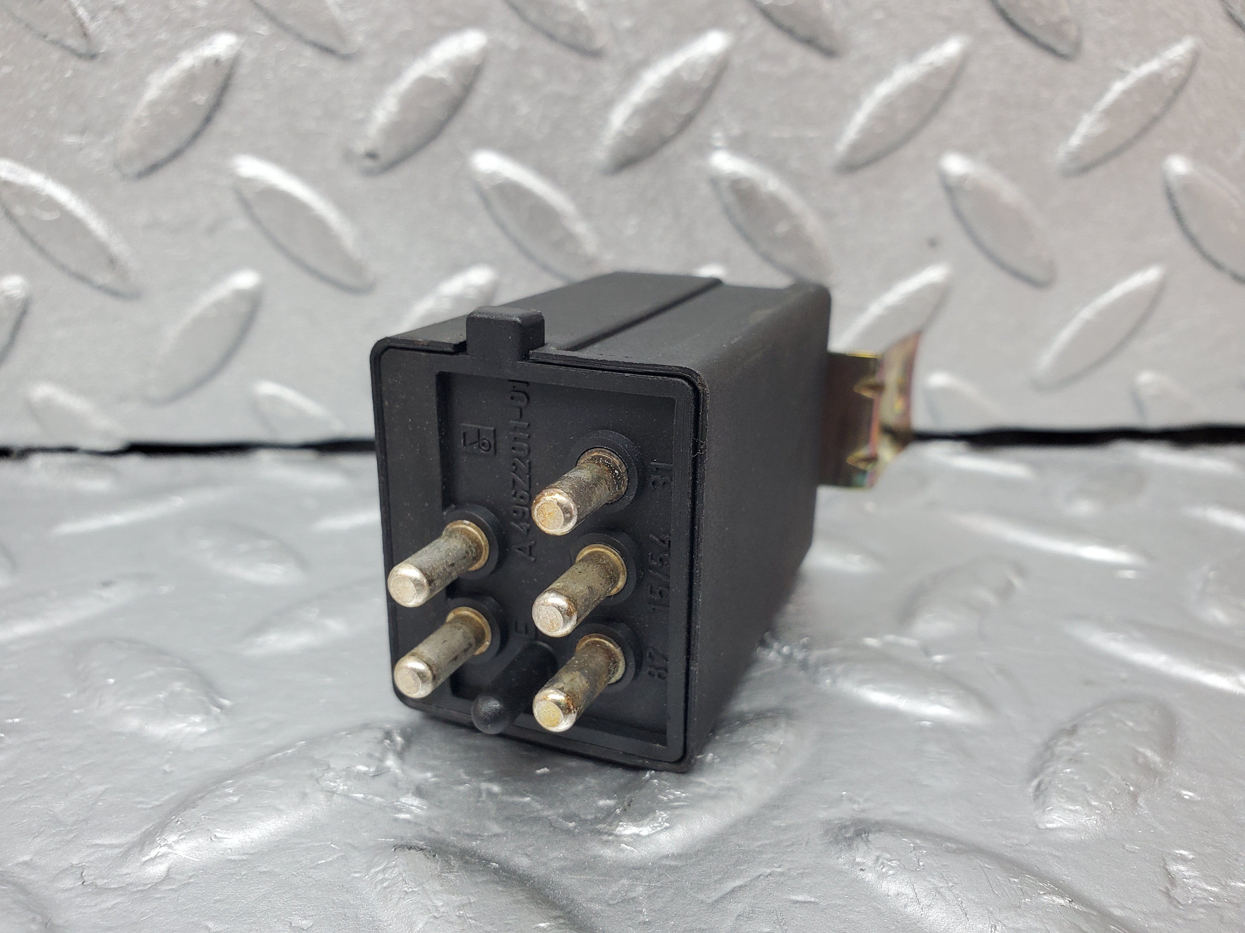 1088 Mercedes-Benz C123 230CE Rear Heated Window Relay 1078200010