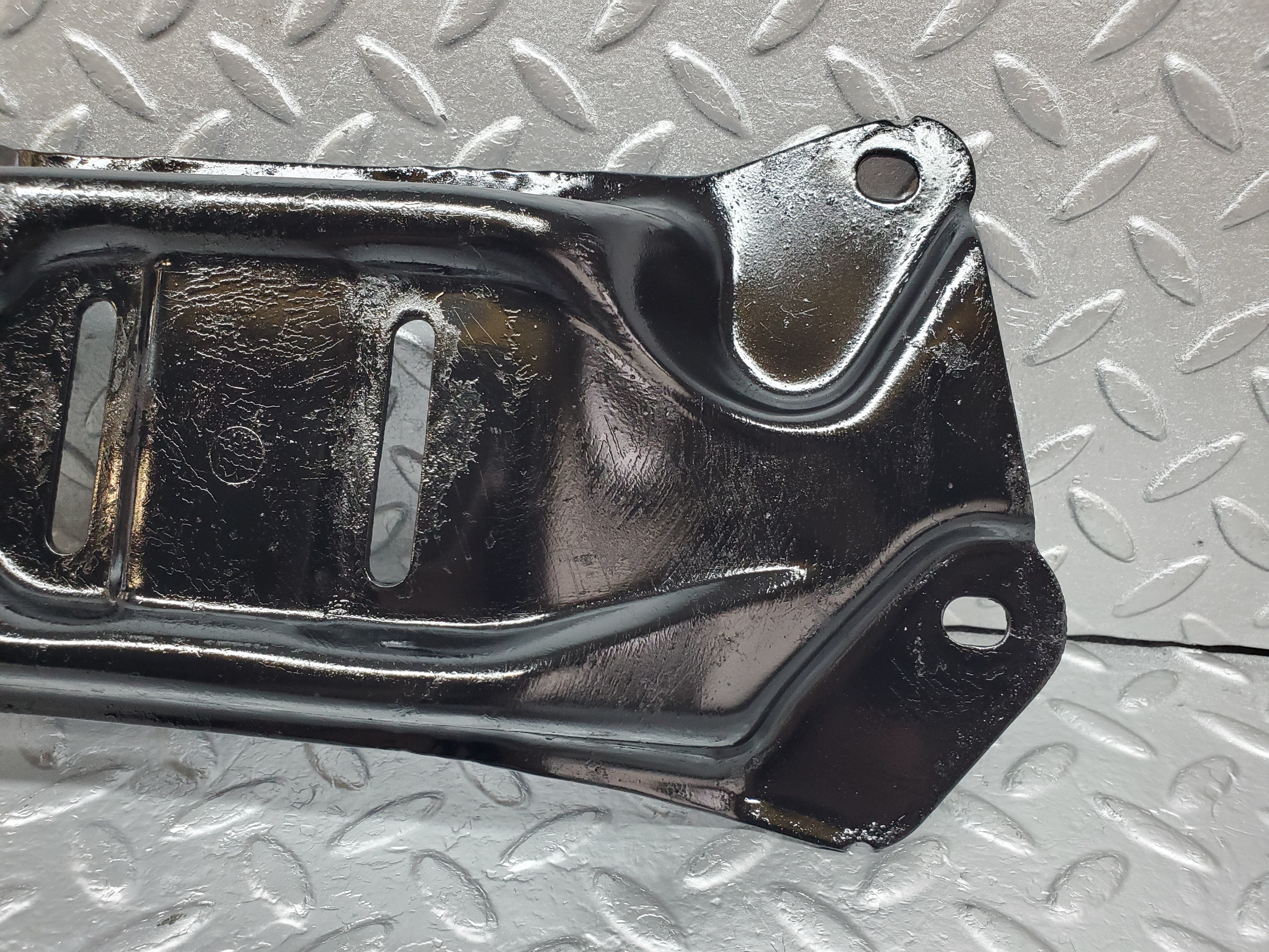 1042 Mercedes-Benz C123 230CE Gearbox Mount Bracket Holder