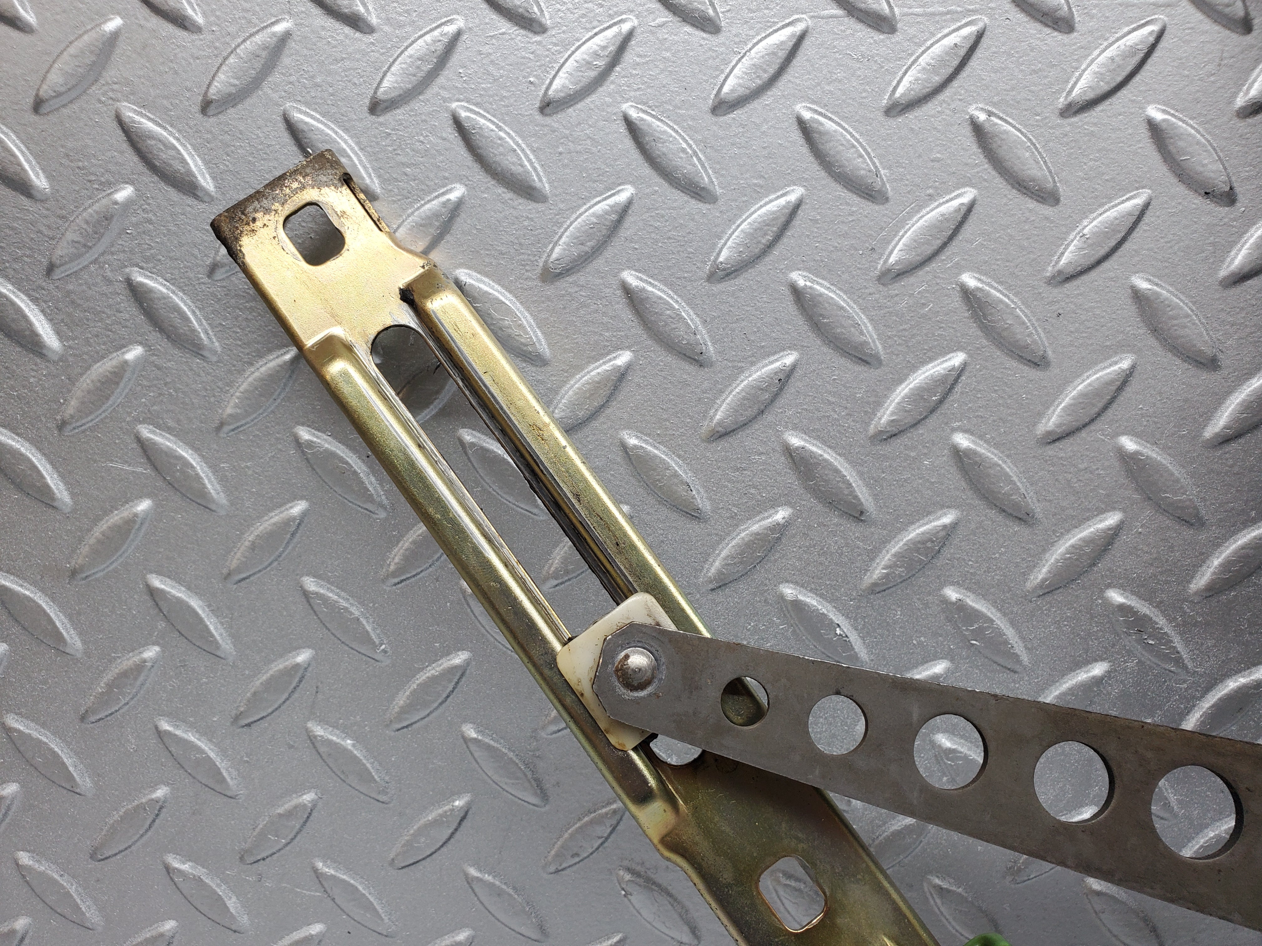 1065 Mercedes-Benz C123 230CE Coupe Front Right Manual Window Regulator