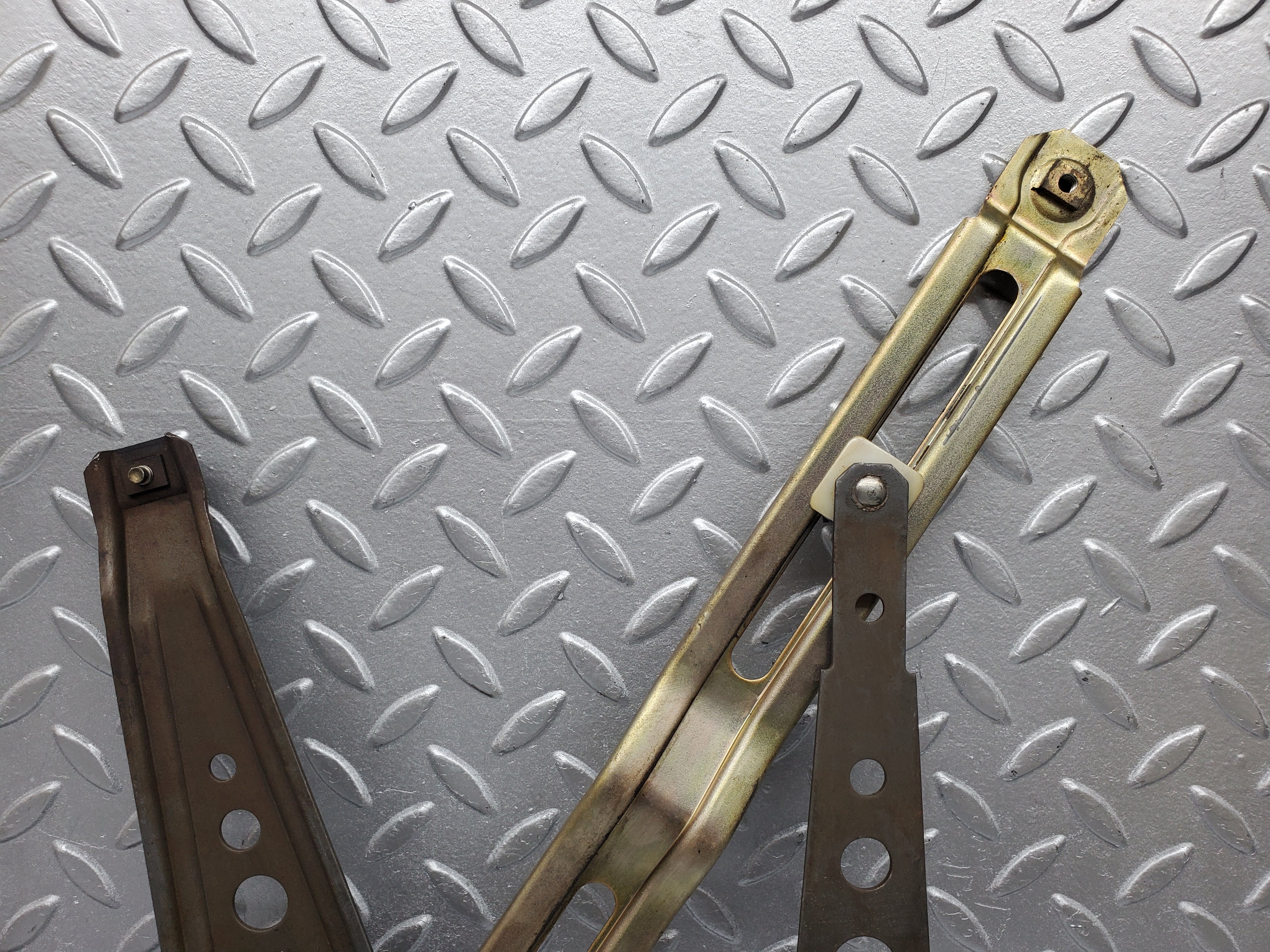 1065 Mercedes-Benz C123 230CE Coupe Front Right Manual Window Regulator