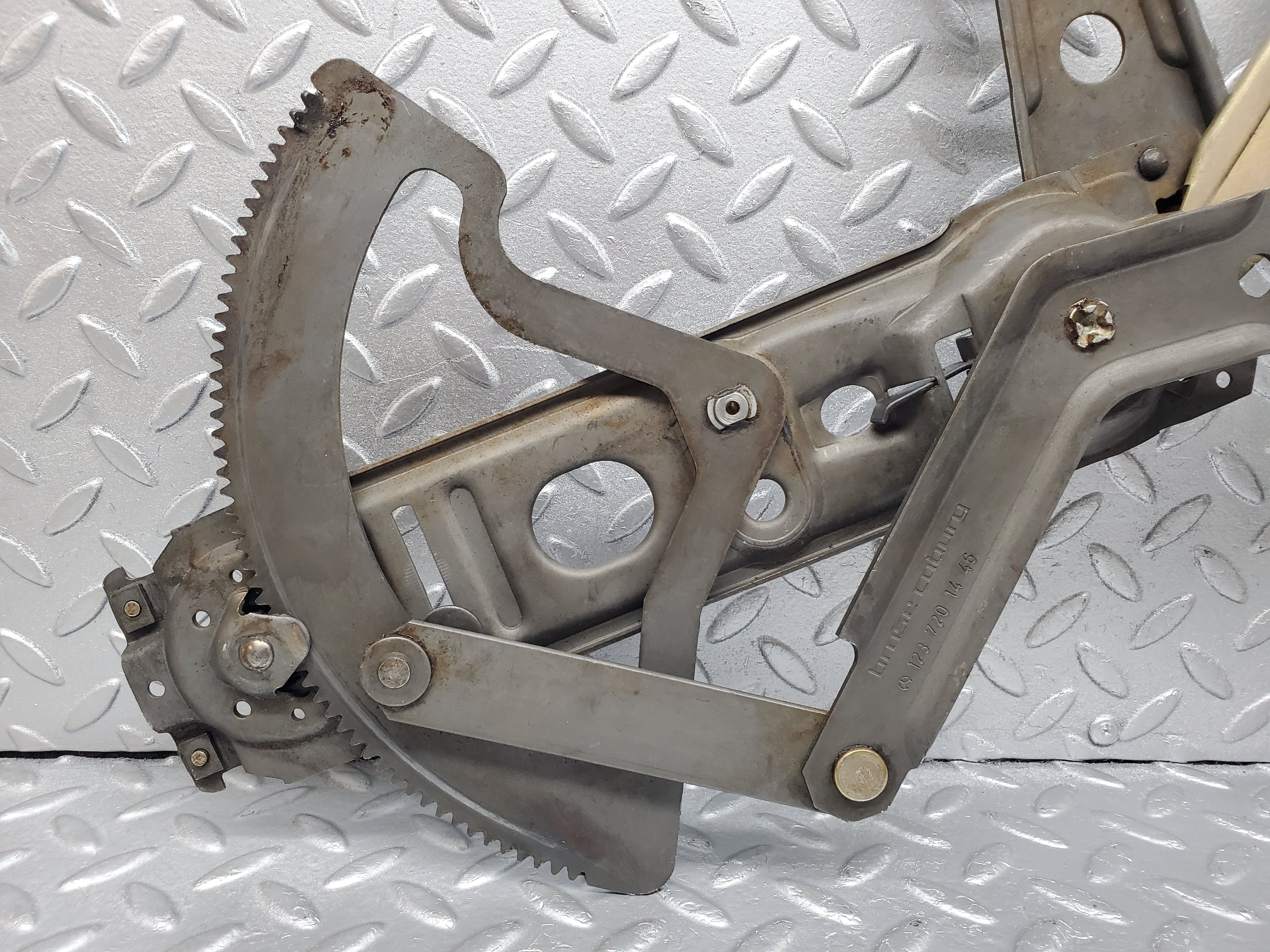 1065 Mercedes-Benz C123 230CE Coupe Front Right Manual Window Regulator