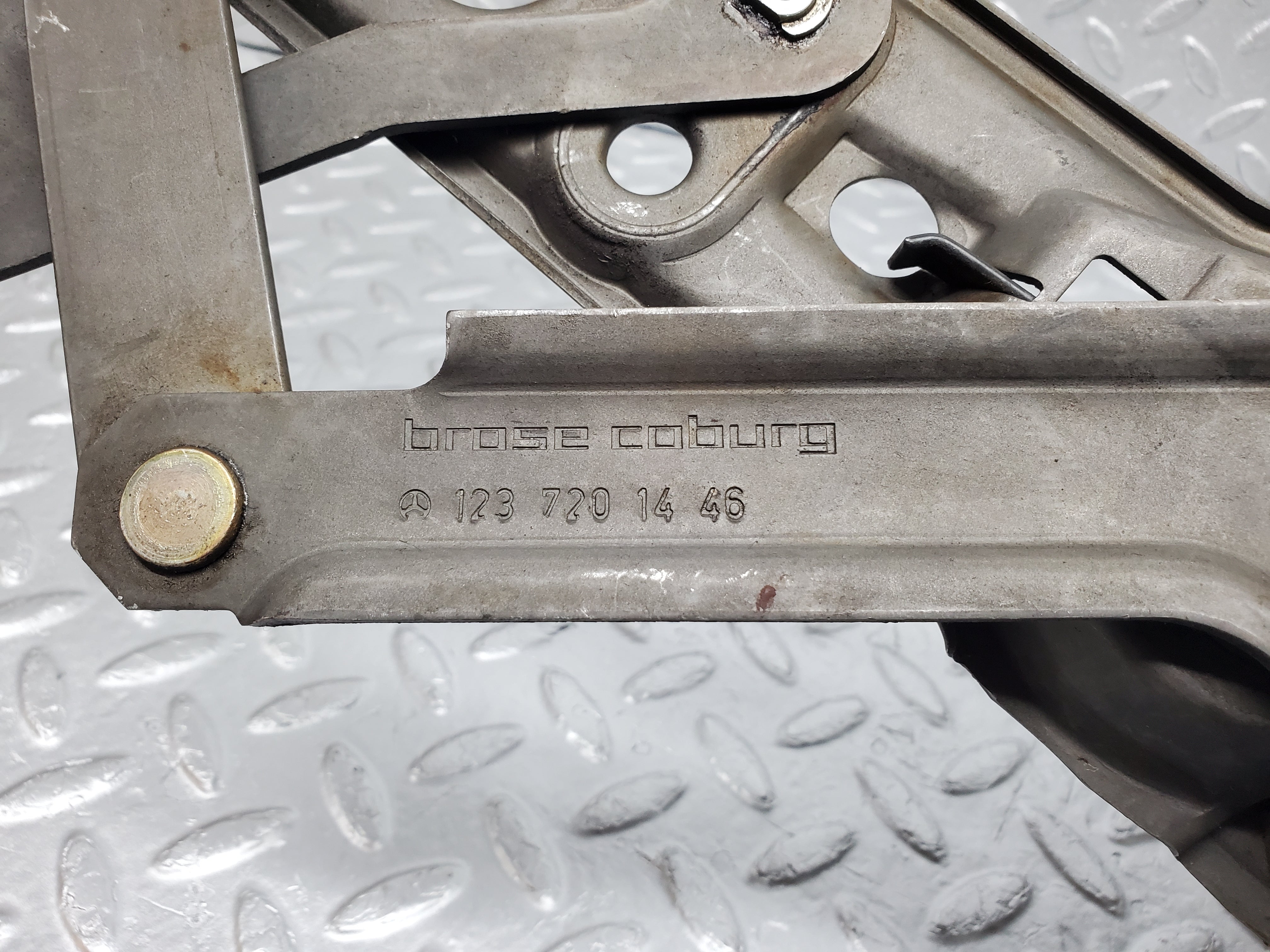 1065 Mercedes-Benz C123 230CE Coupe Front Right Manual Window Regulator