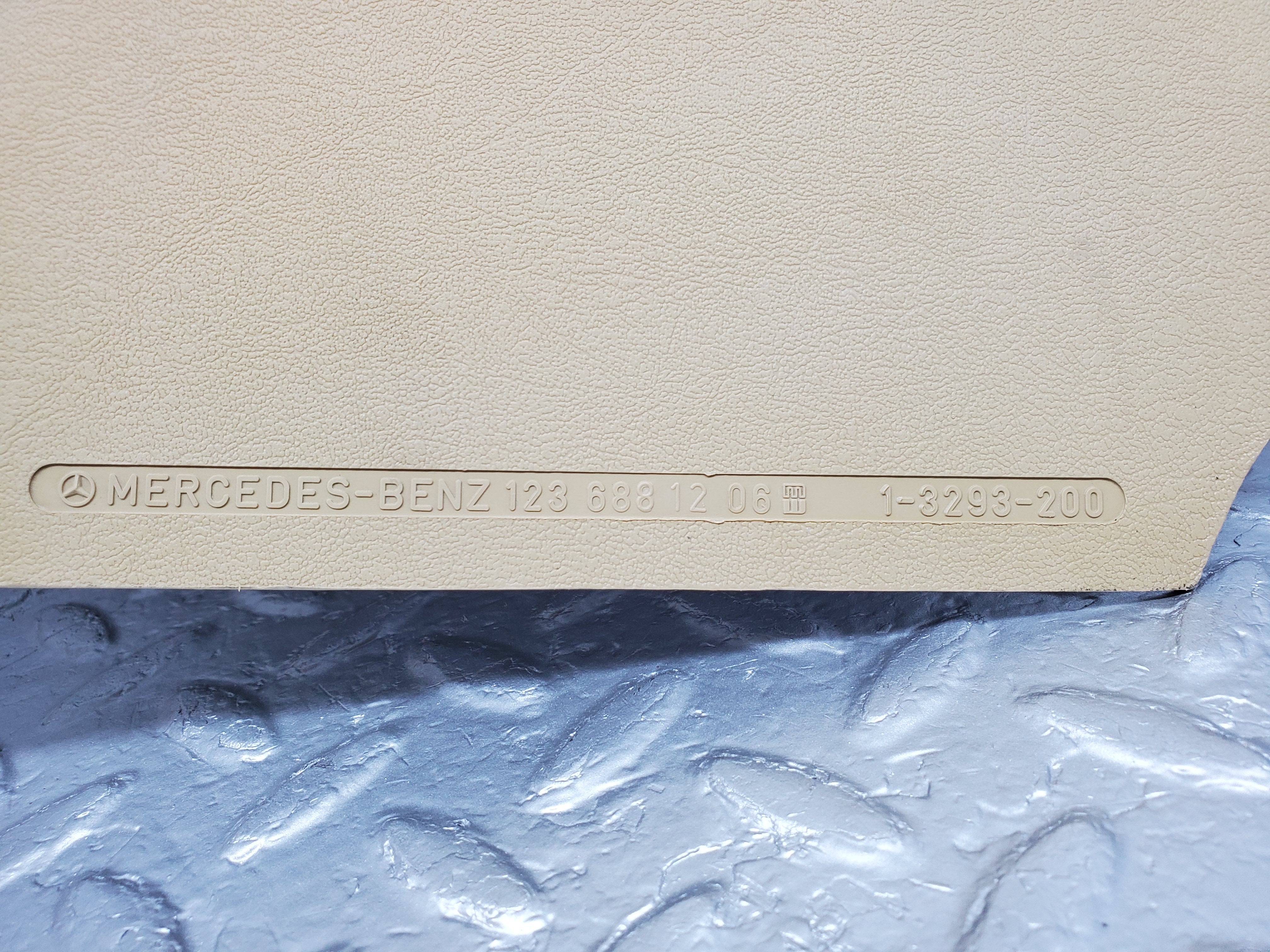 1063 Mercedes-Benz C123 230CE Coupe Front Right Kick Panel Beige 1236881206