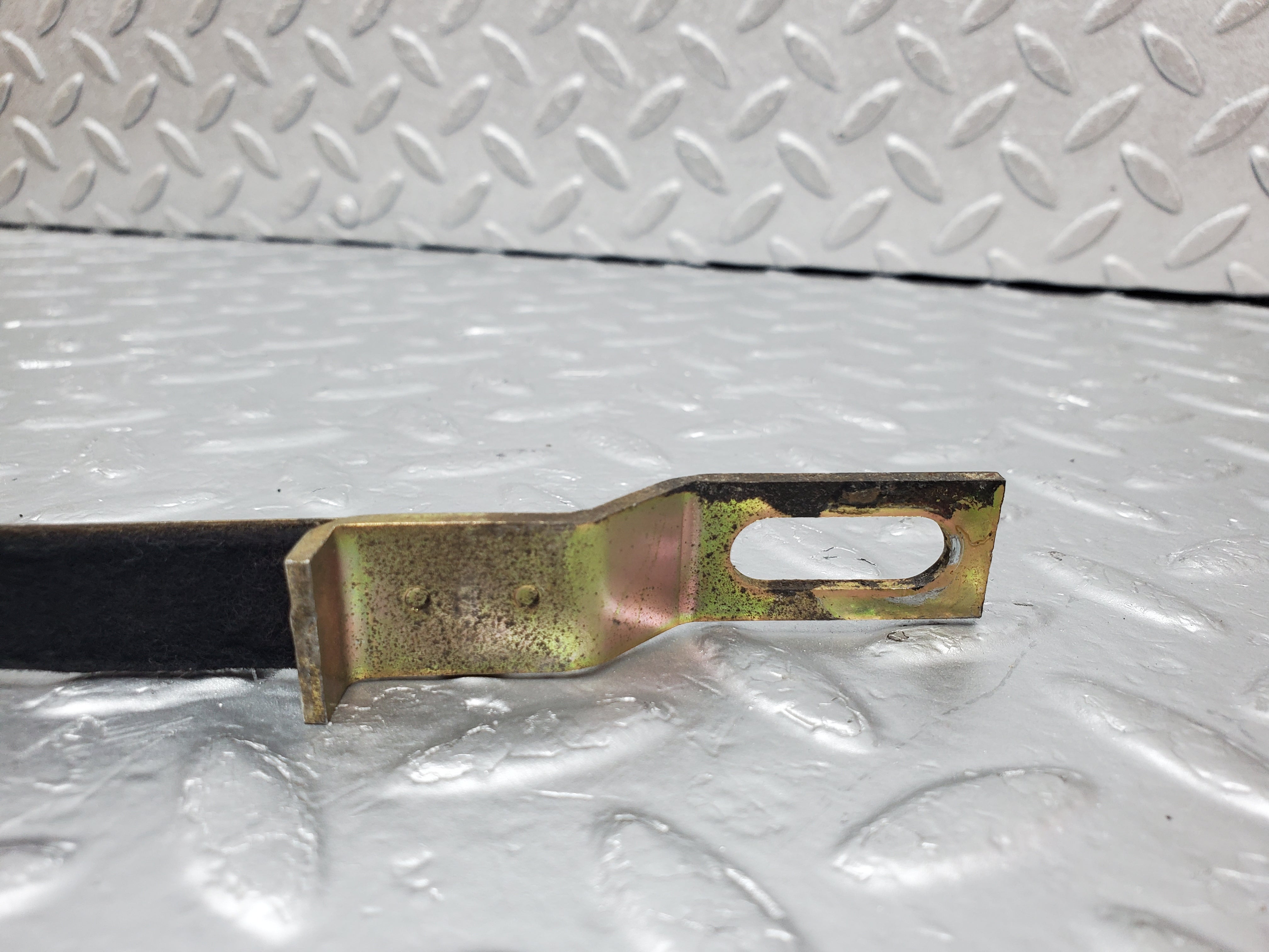 1121 Mercedes-Benz C123 230CE Coupe Heater Box Holder Strap