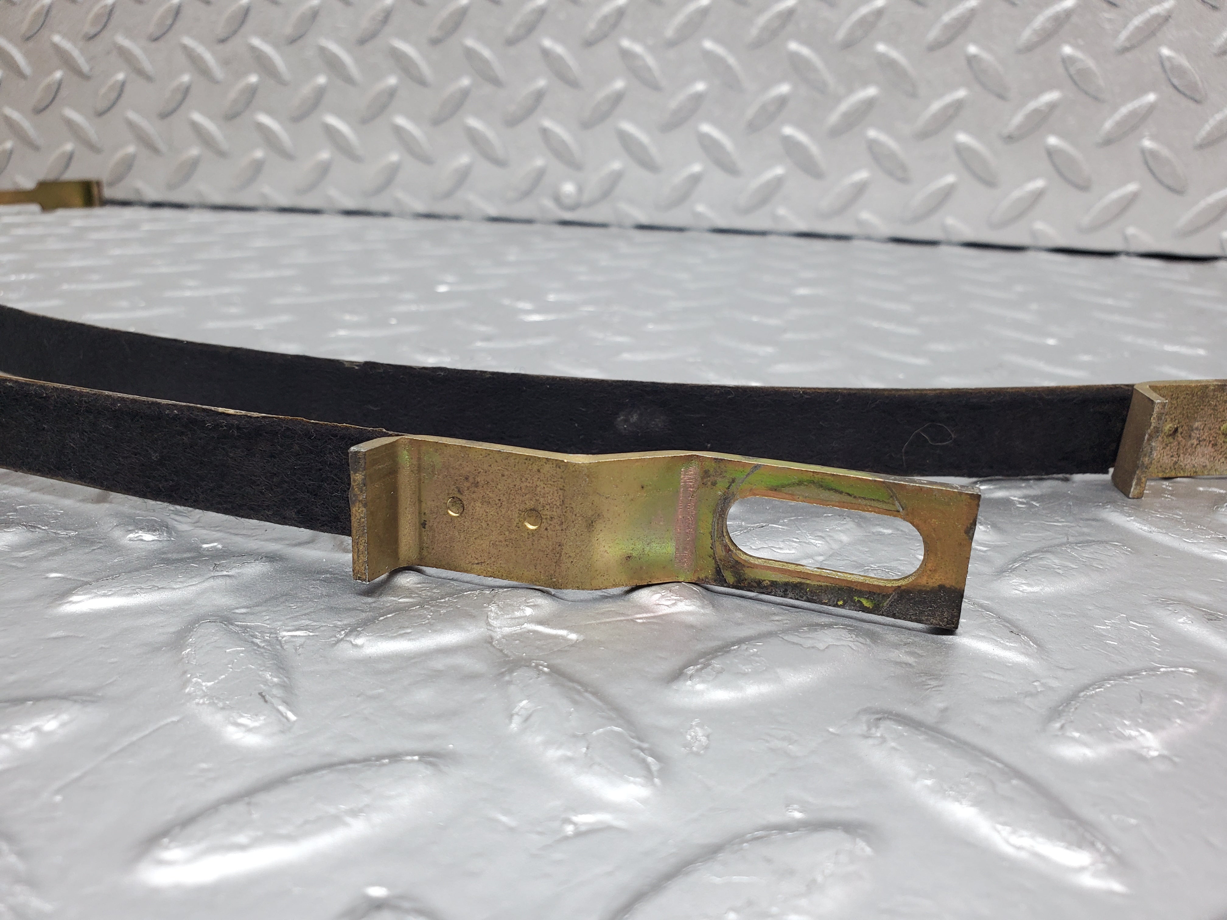 1121 Mercedes-Benz C123 230CE Coupe Heater Box Holder Strap