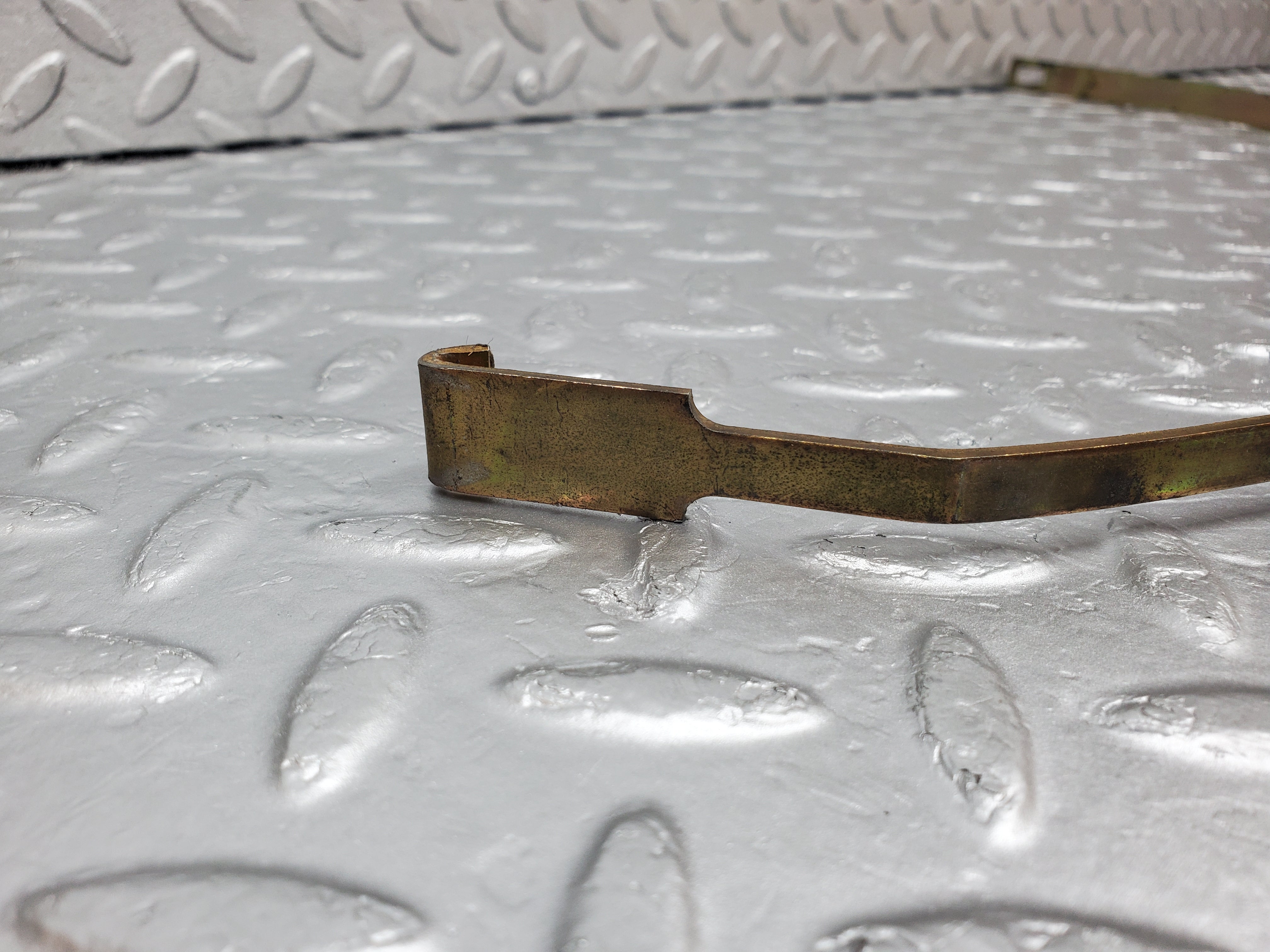 1121 Mercedes-Benz C123 230CE Coupe Heater Box Holder Strap