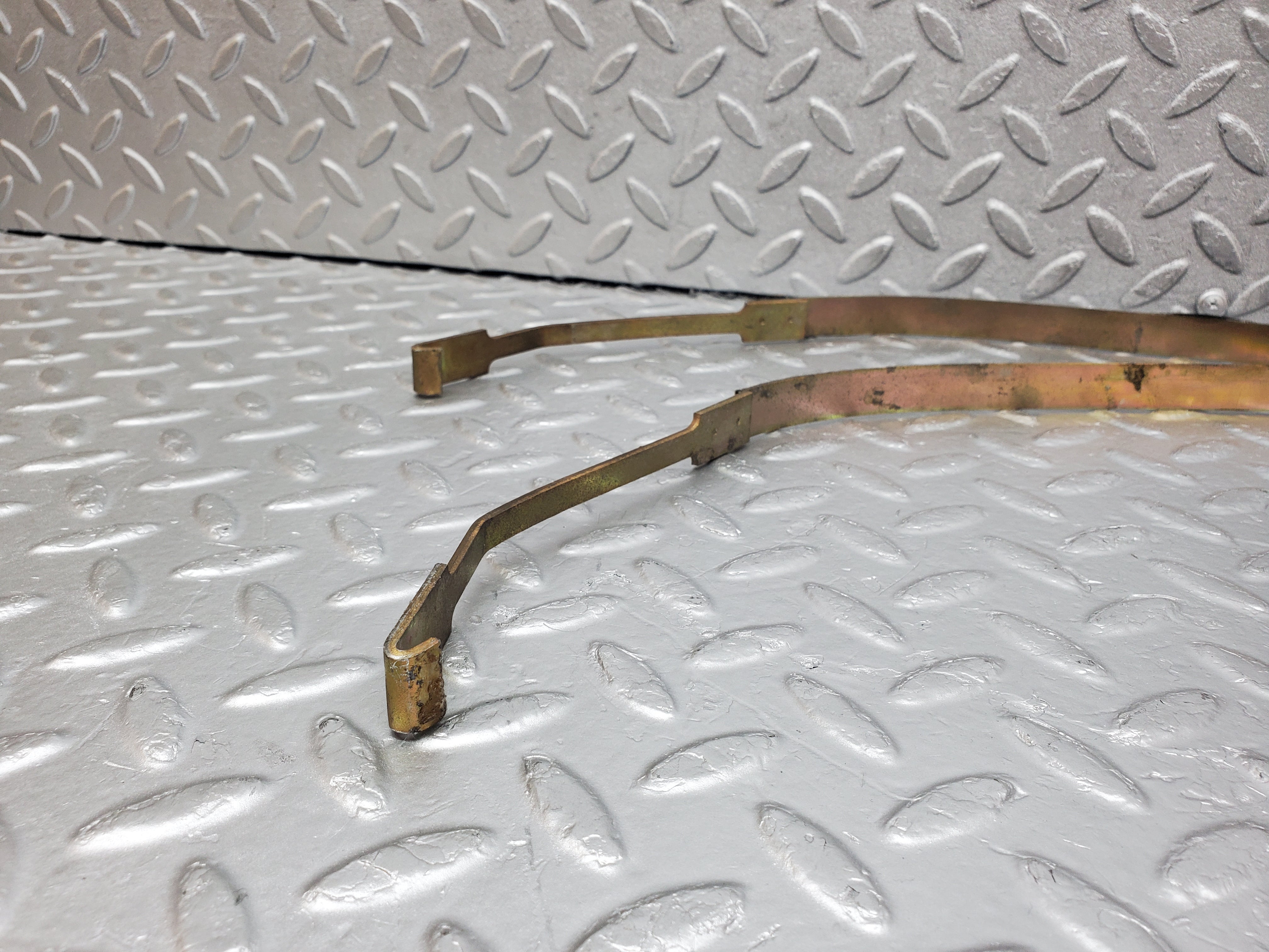 1121 Mercedes-Benz C123 230CE Coupe Heater Box Holder Strap