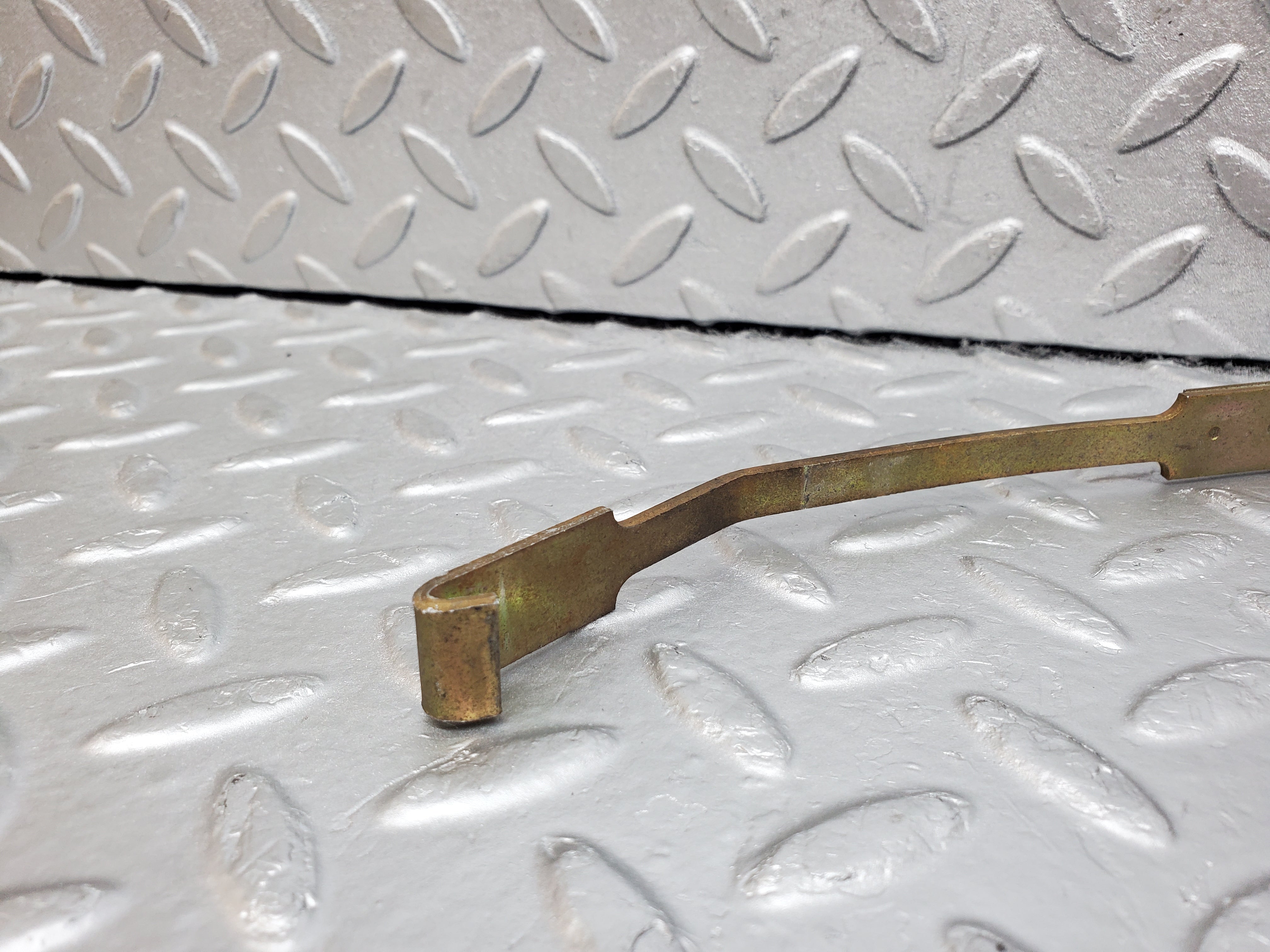 1121 Mercedes-Benz C123 230CE Coupe Heater Box Holder Strap