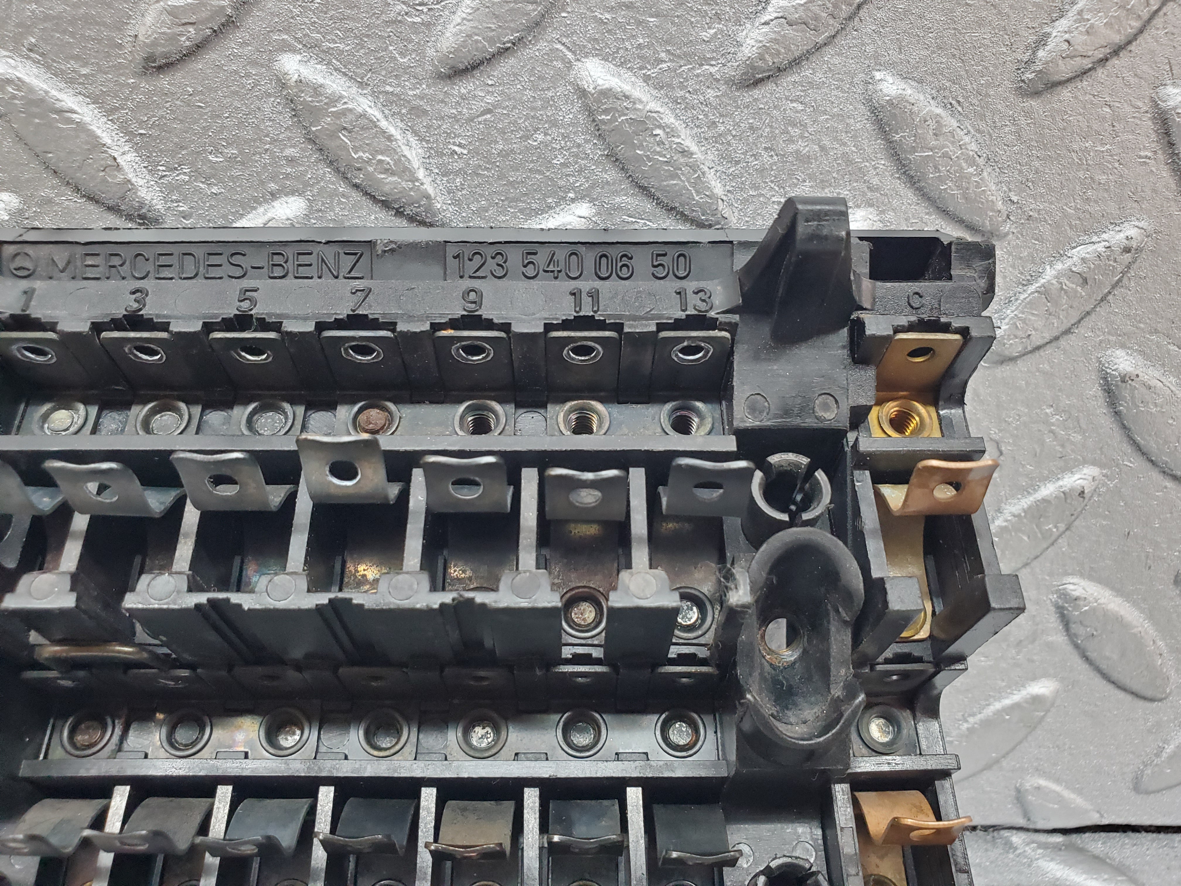 1119 Mercedes-Benz C123 230CE Coupe Fuse Box 1235400650